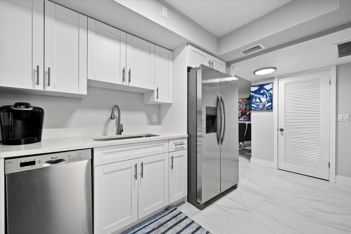 5500 Tamberlane Circle Apt 105, Palm Beach Gardens, FL 33418 — photo 1 of 24