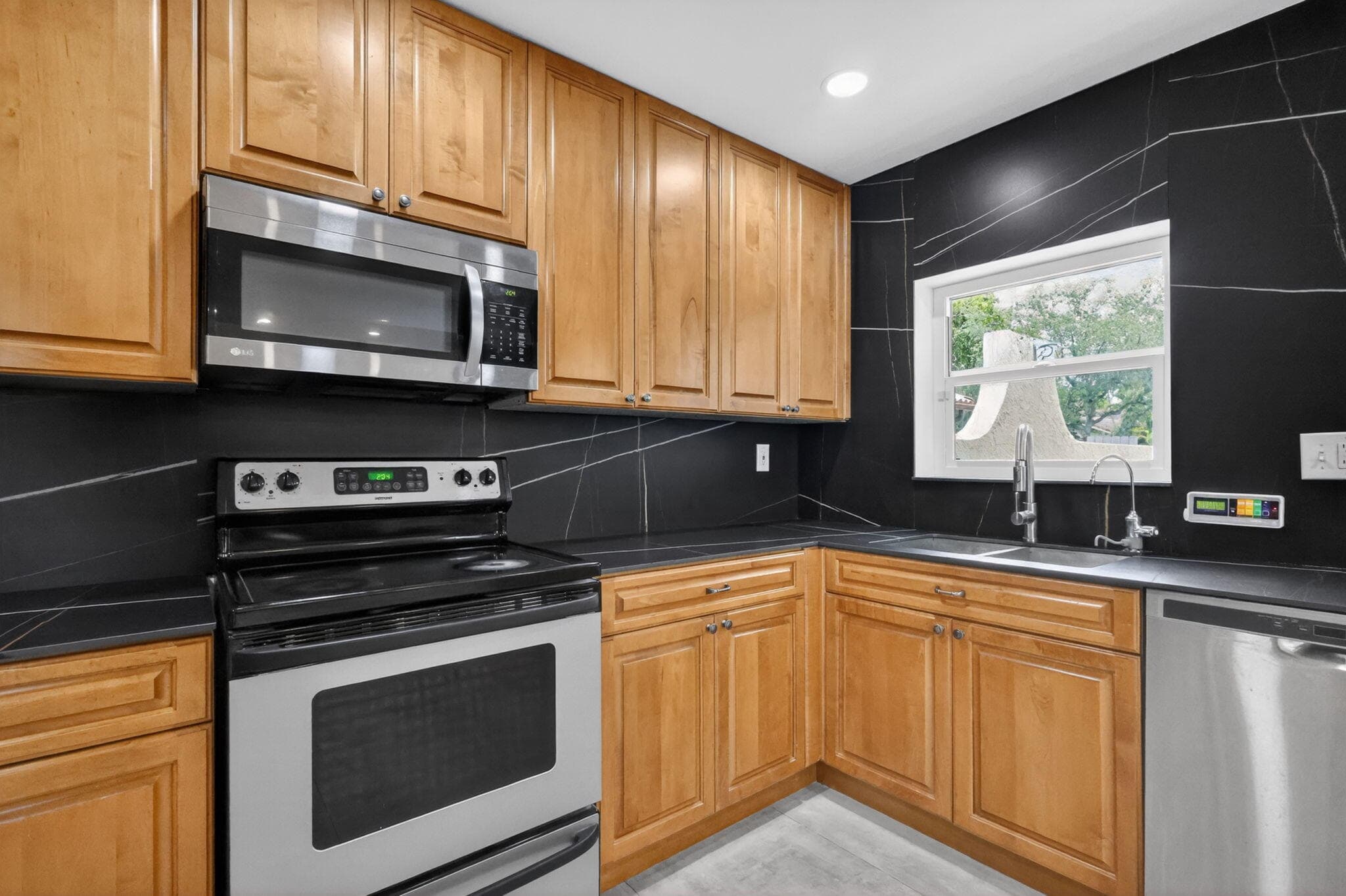 1230 NW 22nd Avenue, Delray Beach, FL 33445 — photo 8 of 34