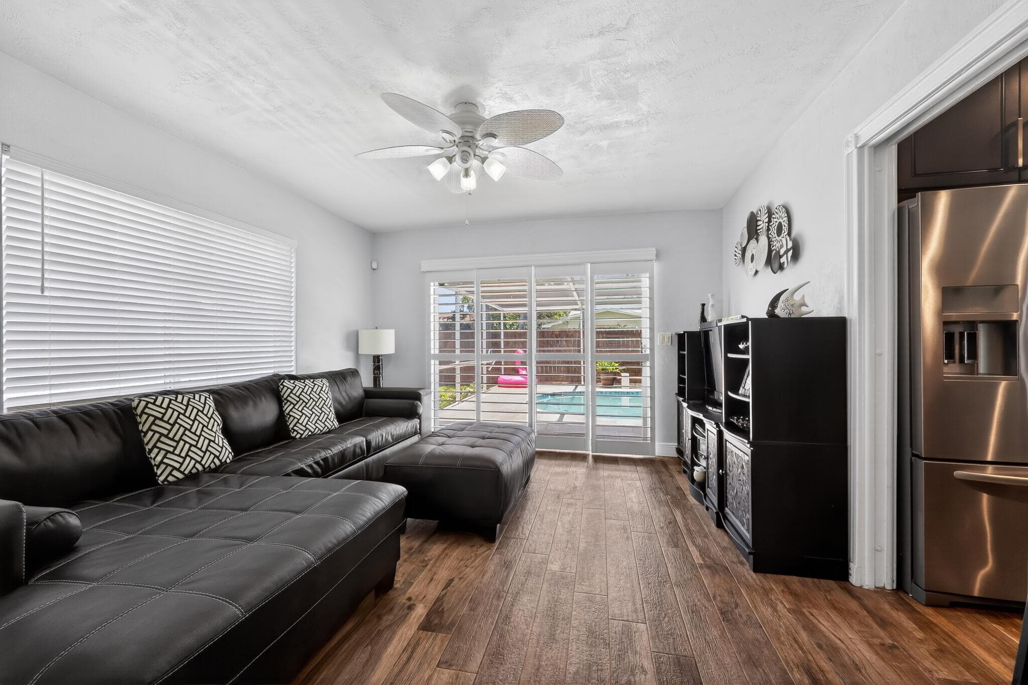 311 NW 93rd Terrace, Pembroke Pines, FL 33024 — photo 9 of 33