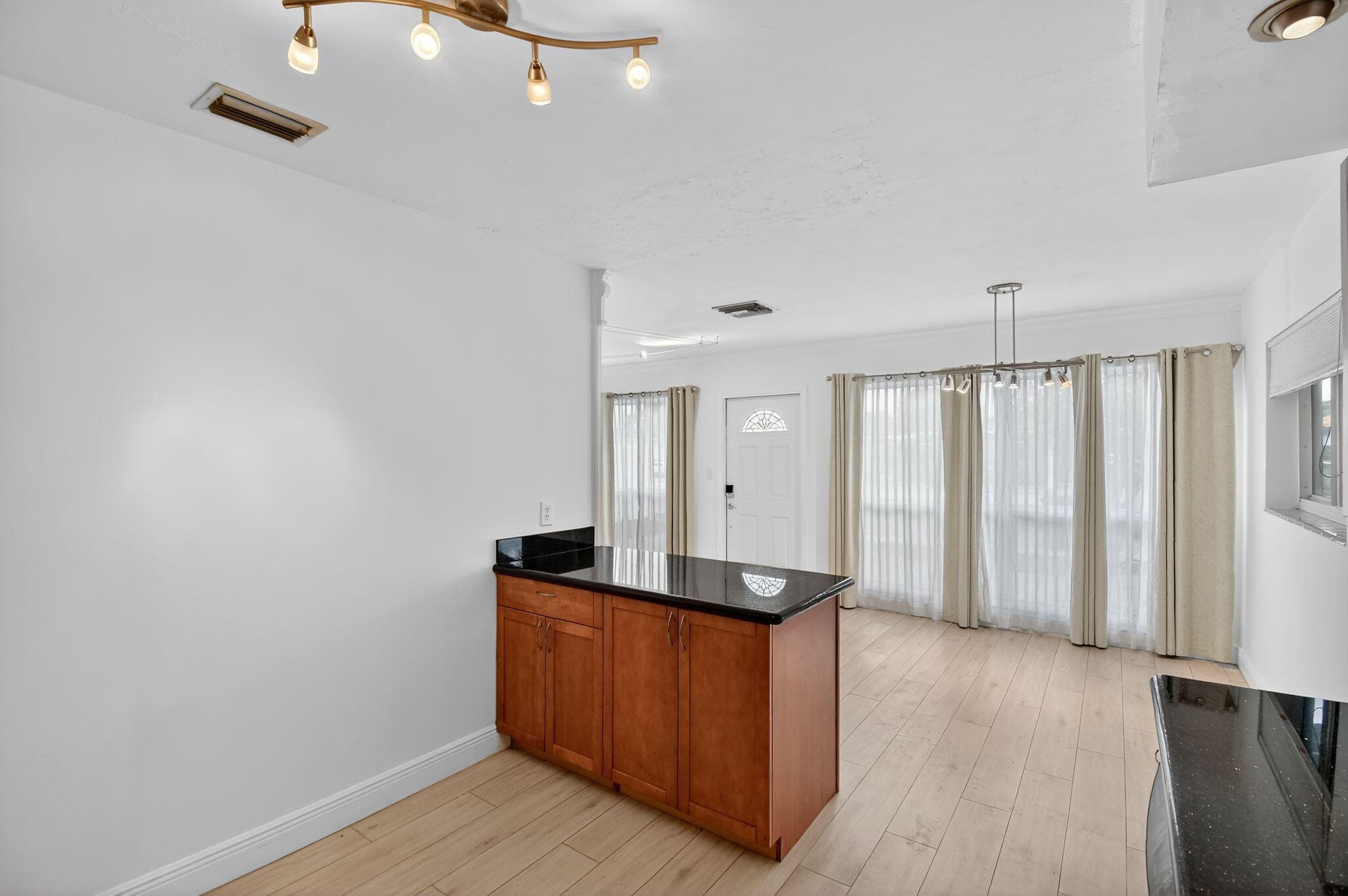 1606 NE 15th Avenue 1606, Fort Lauderdale, FL 33305 — photo 7 of 44
