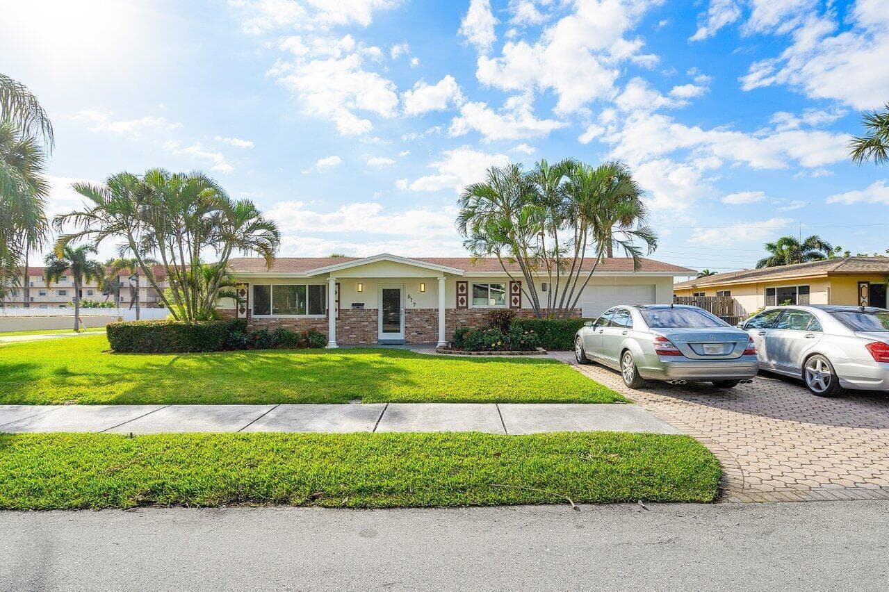 617 SE 8th Avenue, Deerfield Beach, FL 33441 — photo 1 of 28