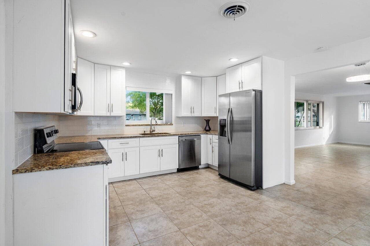 617 SE 8th Avenue, Deerfield Beach, FL 33441 — photo 8 of 28
