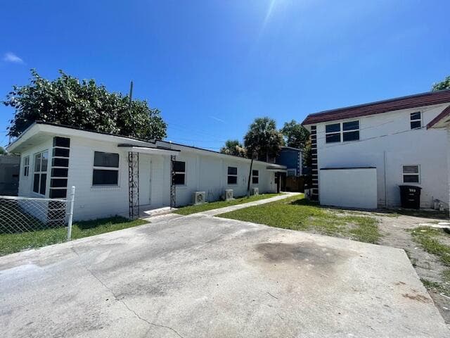 304 N Tamarind Avenue, West Palm Beach, FL 33401 — photo 27 of 31