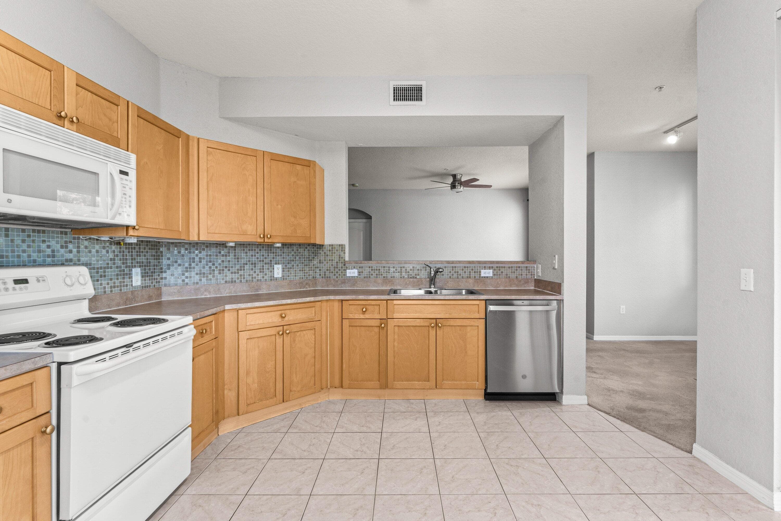 11022 Legacy Drive 305, Palm Beach Gardens, FL 33410 — photo 4 of 24