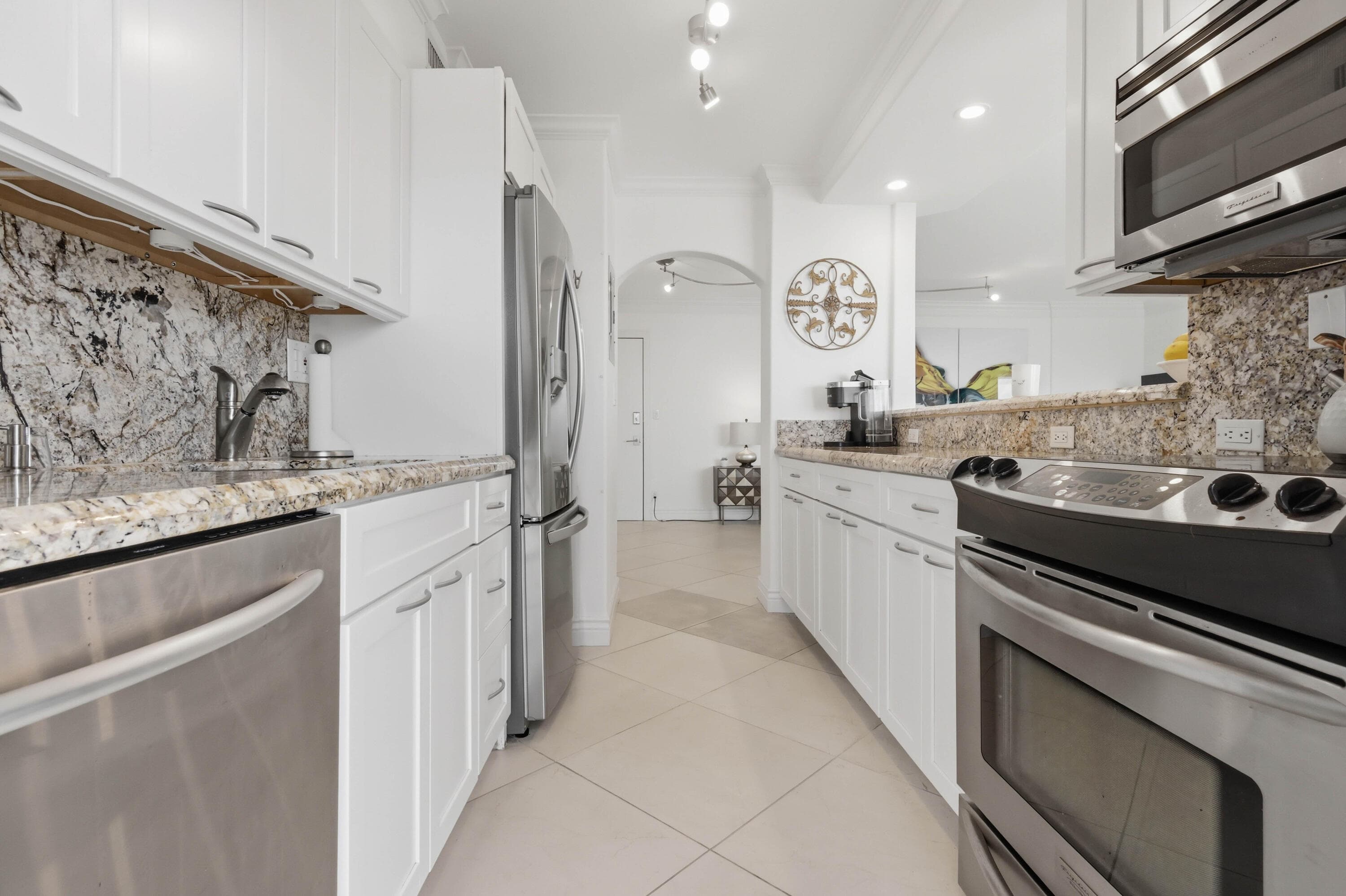 2715 N Ocean Boulevard 10c, Fort Lauderdale, FL 33308 — photo 8 of 23