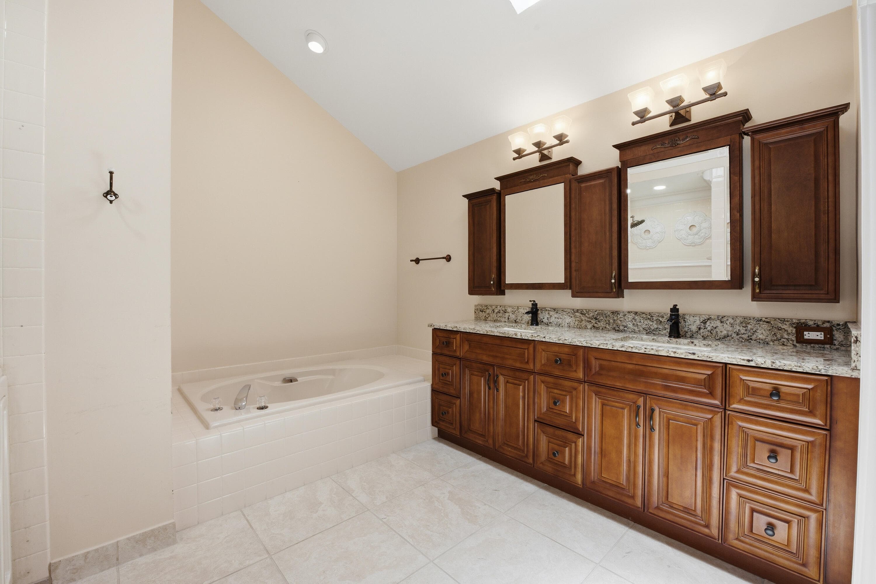 2319 Saratoga Bay Drive, West Palm Beach, FL 33409 — photo 22 of 32