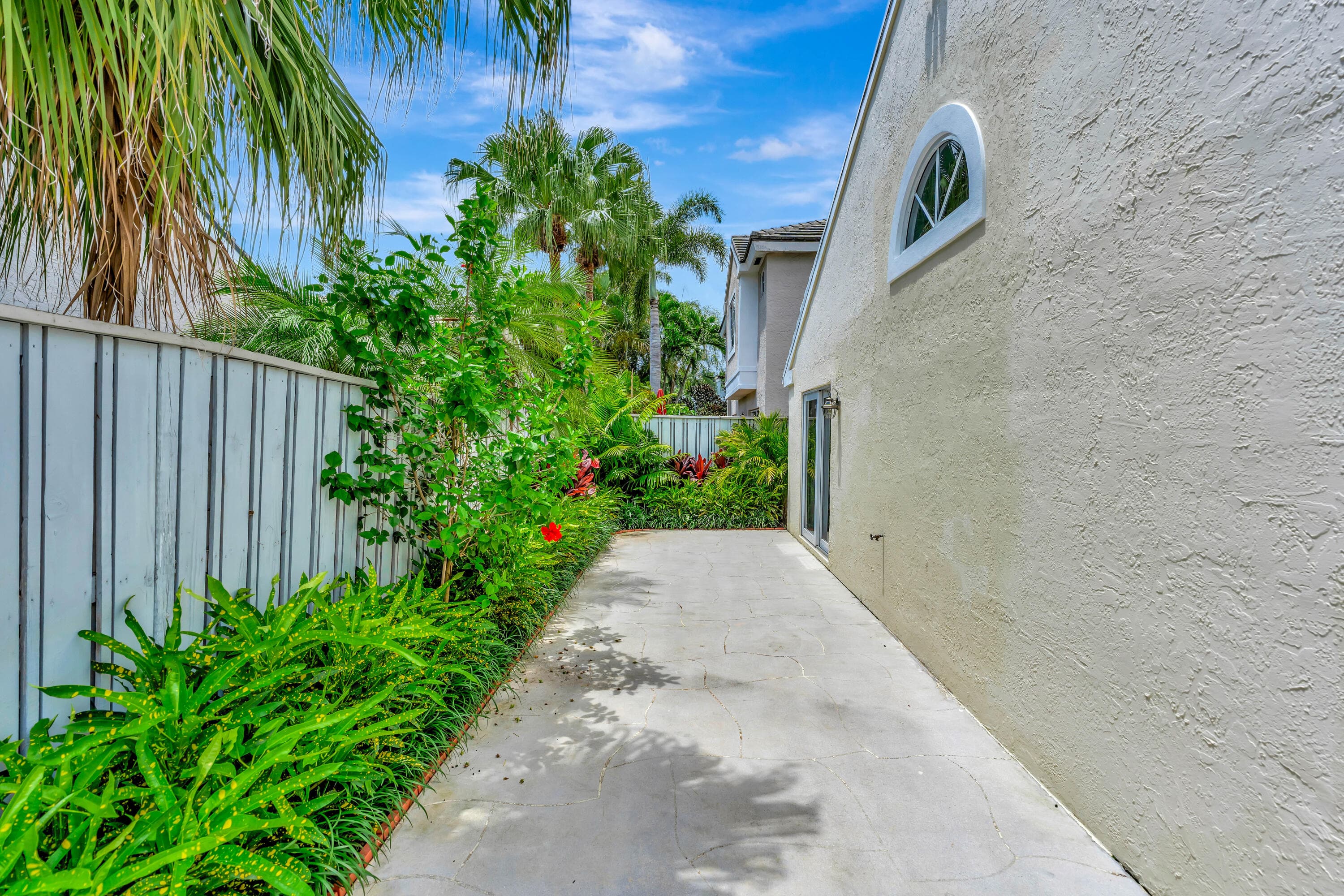 28 Admirals Court, Palm Beach Gardens, FL 33418 — photo 37 of 53