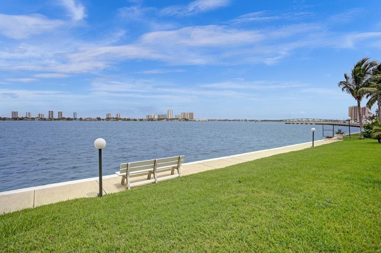 301 Lake Shore Drive 809, Lake Park, FL 33403 — photo 7 of 37
