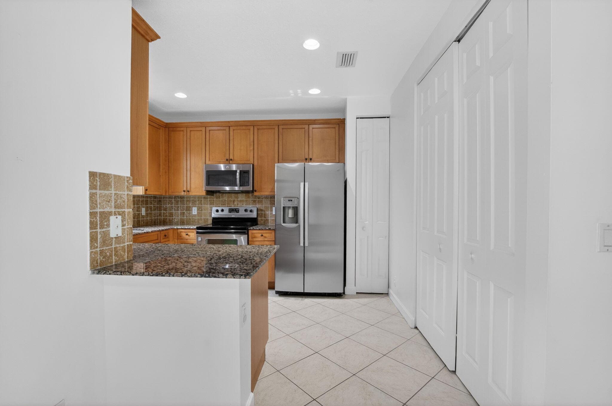 114 E Astor Circle E, Delray Beach, FL 33484 — photo 5 of 24