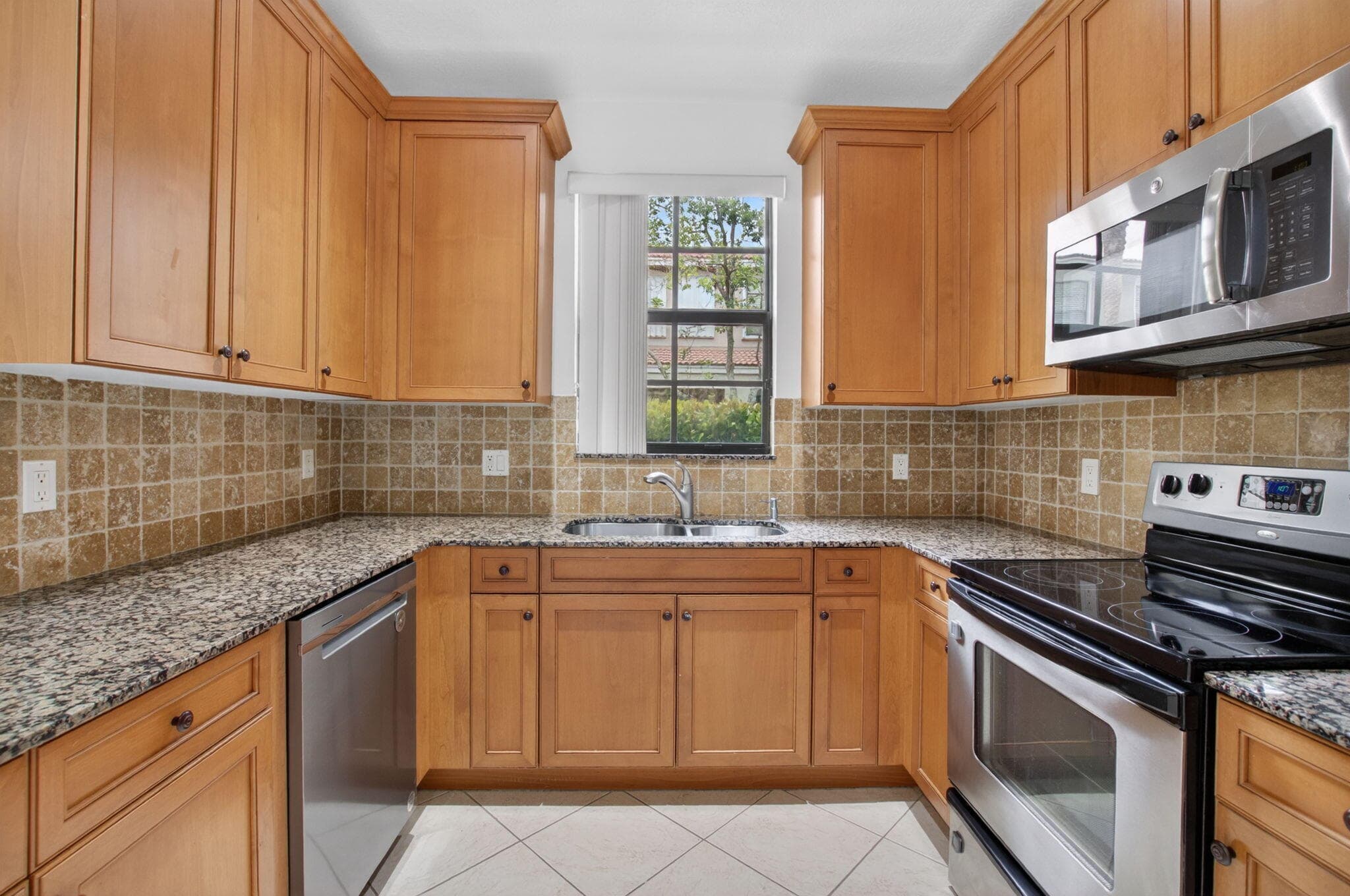 114 E Astor Circle E, Delray Beach, FL 33484 — photo 7 of 24