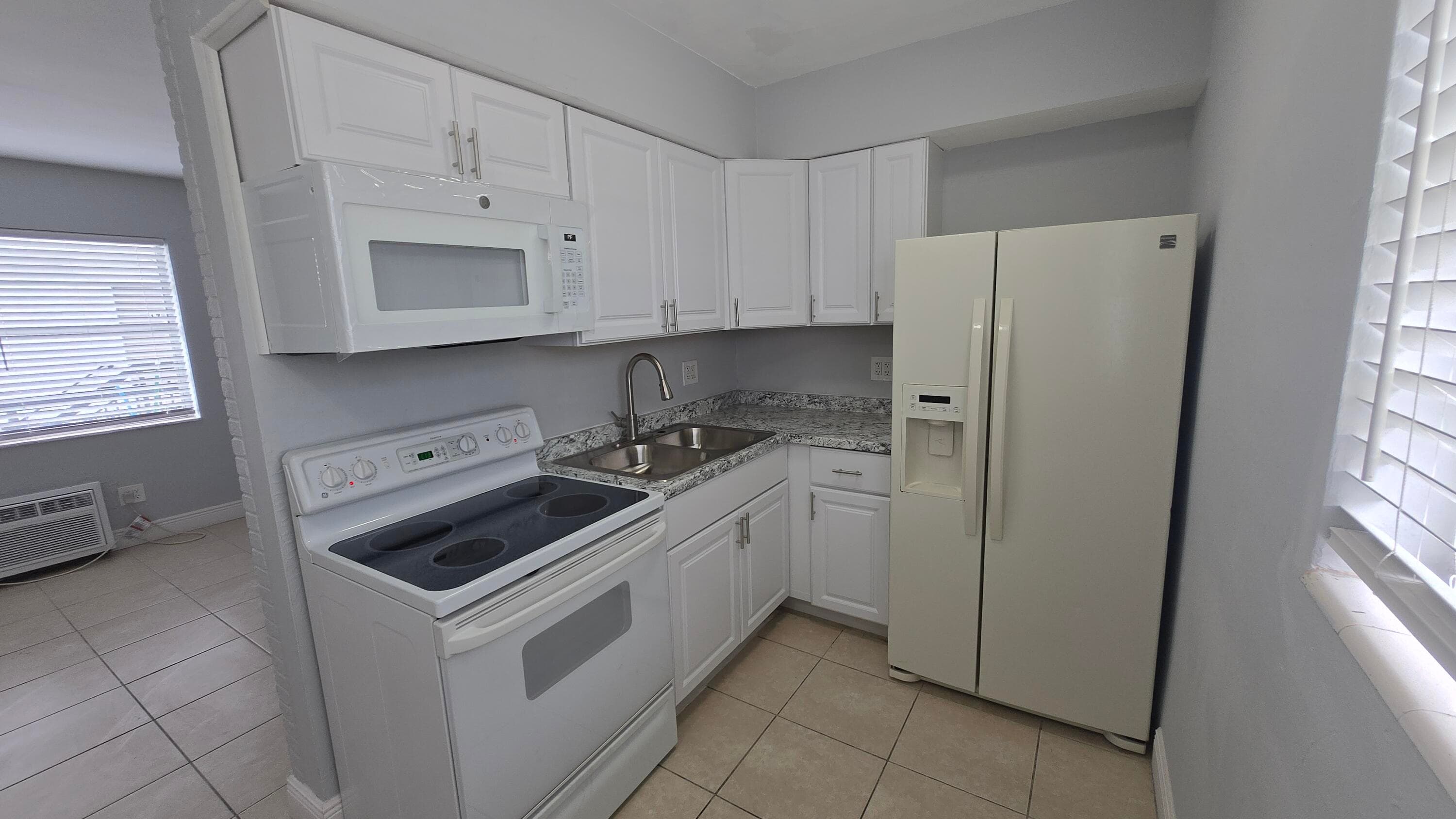 16951 NE 18th Avenue 14, Miami, FL 33162 — photo 1 of 12