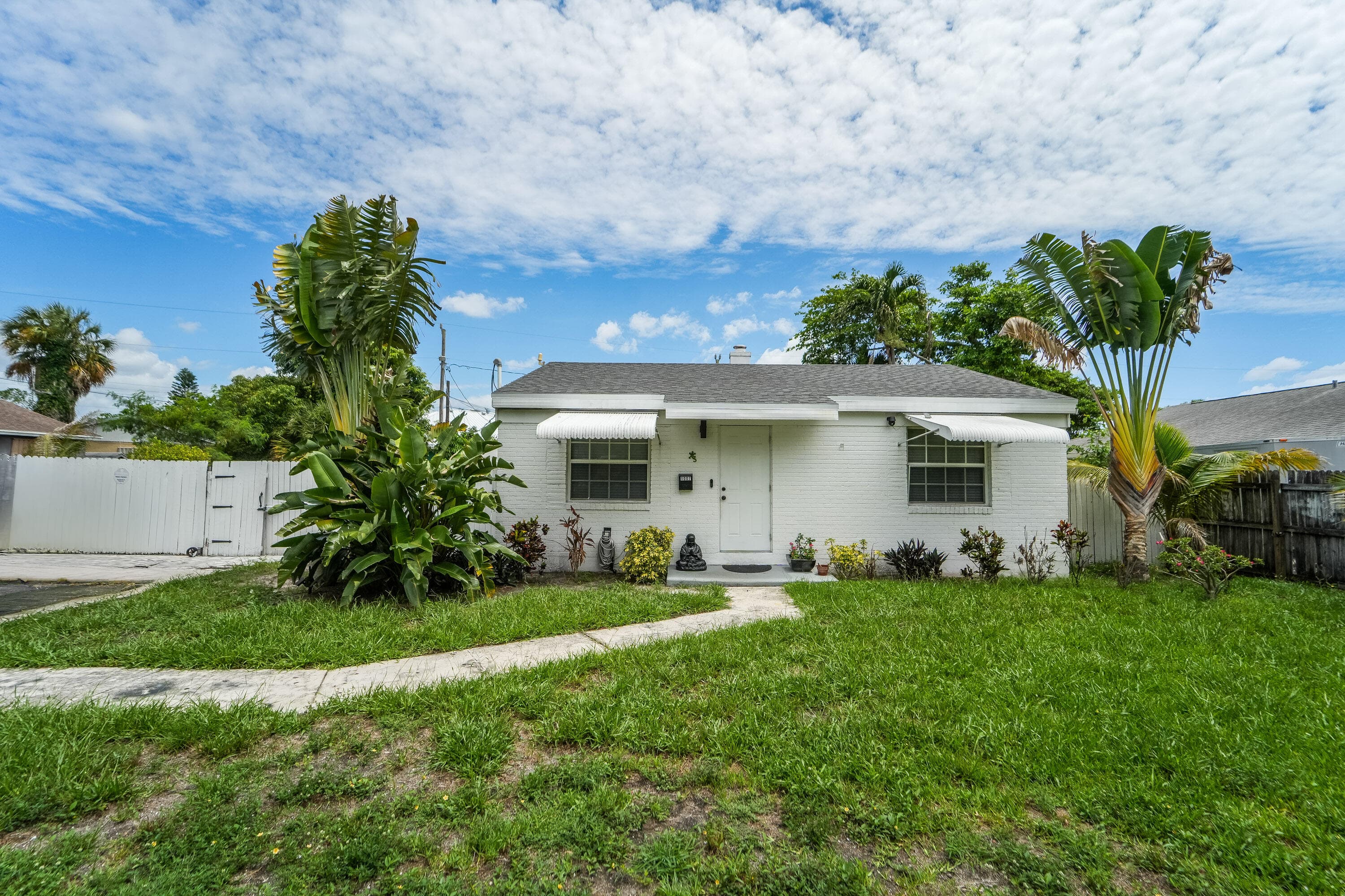 1007 Charles Street, West Palm Beach, FL 33401 — photo 2 of 37