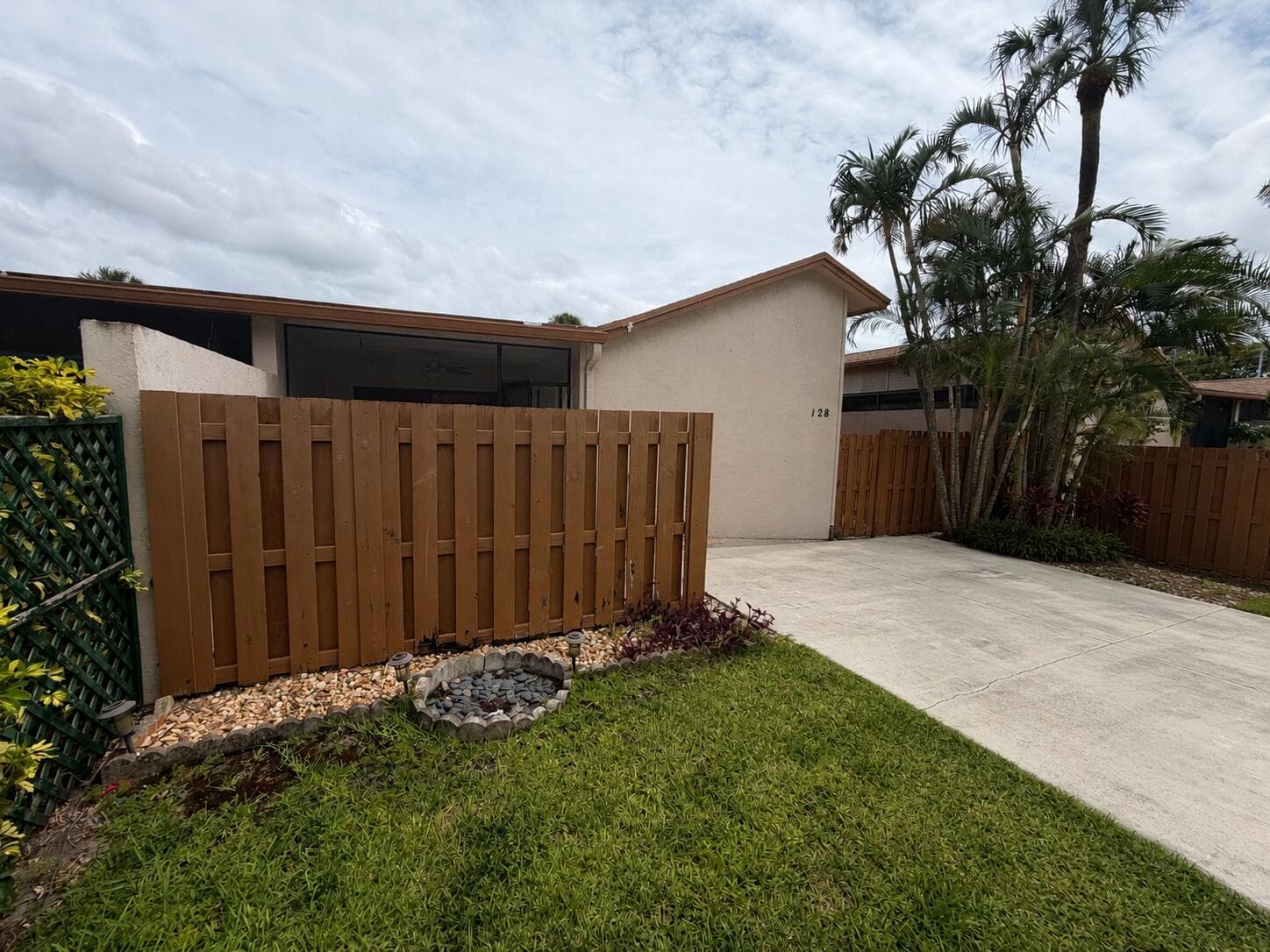 2400 SW 19th Avenue 128, Boynton Beach, FL 33426 — photo 1 of 35