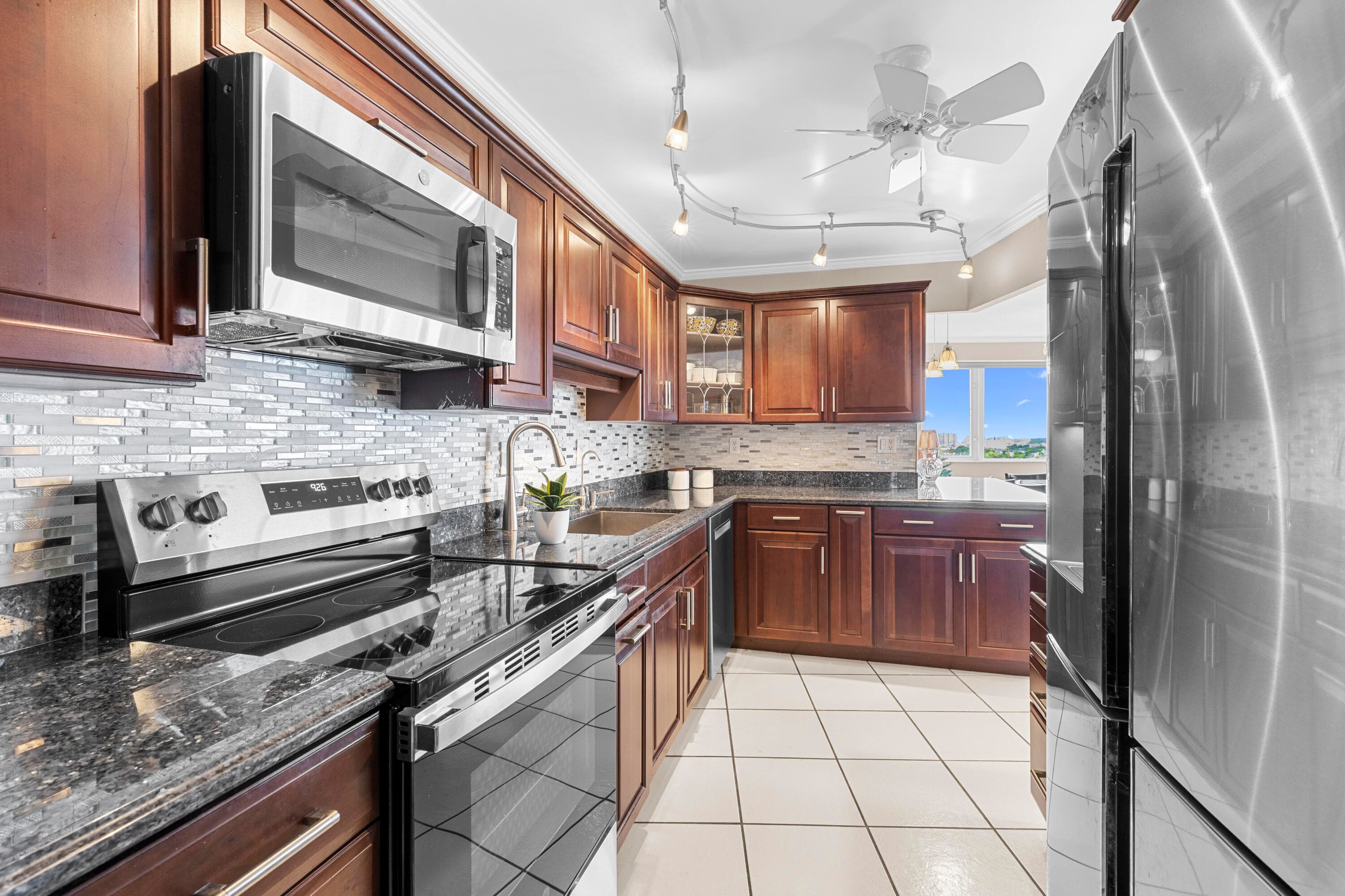 3000 Holiday Drive 1505, Fort Lauderdale, FL 33316 — photo 13 of 62