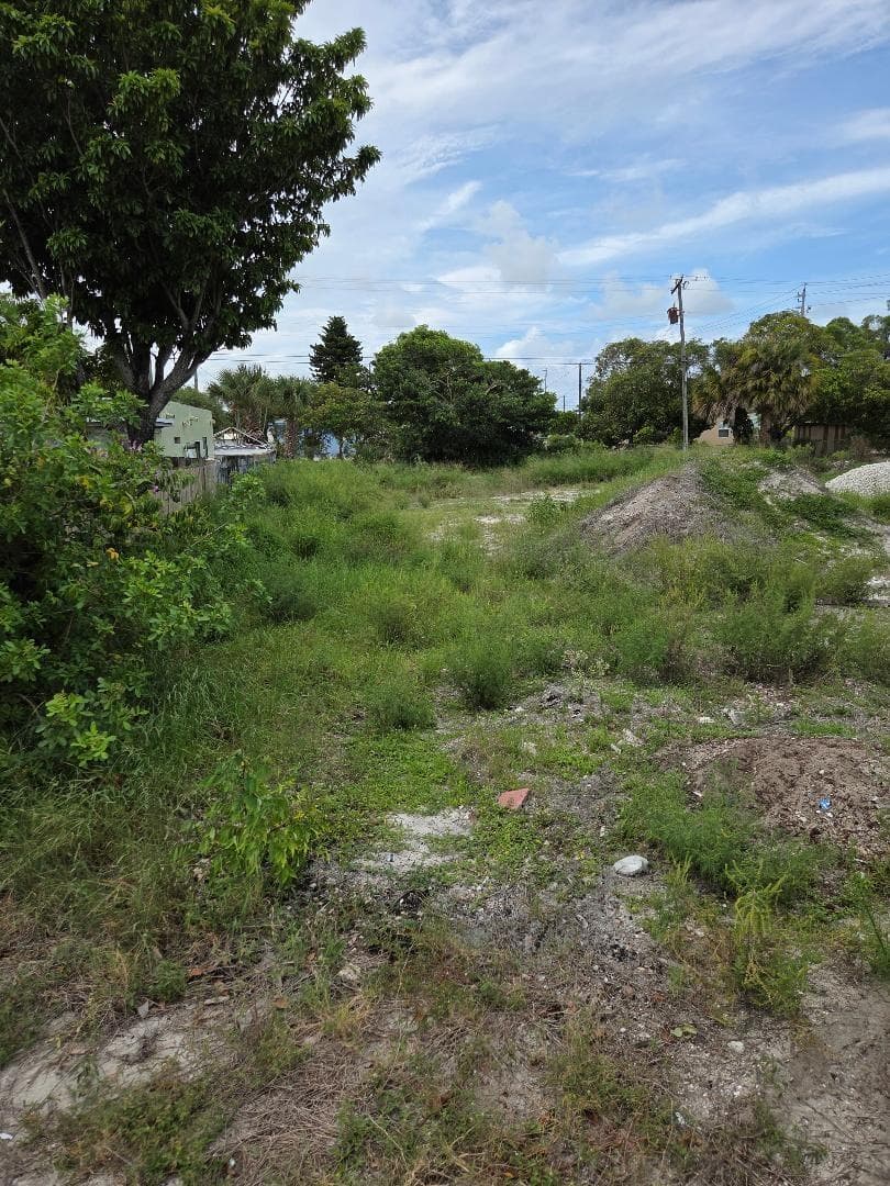 1114 W 28th Street, Riviera Beach, FL 33404 — photo 4 of 8