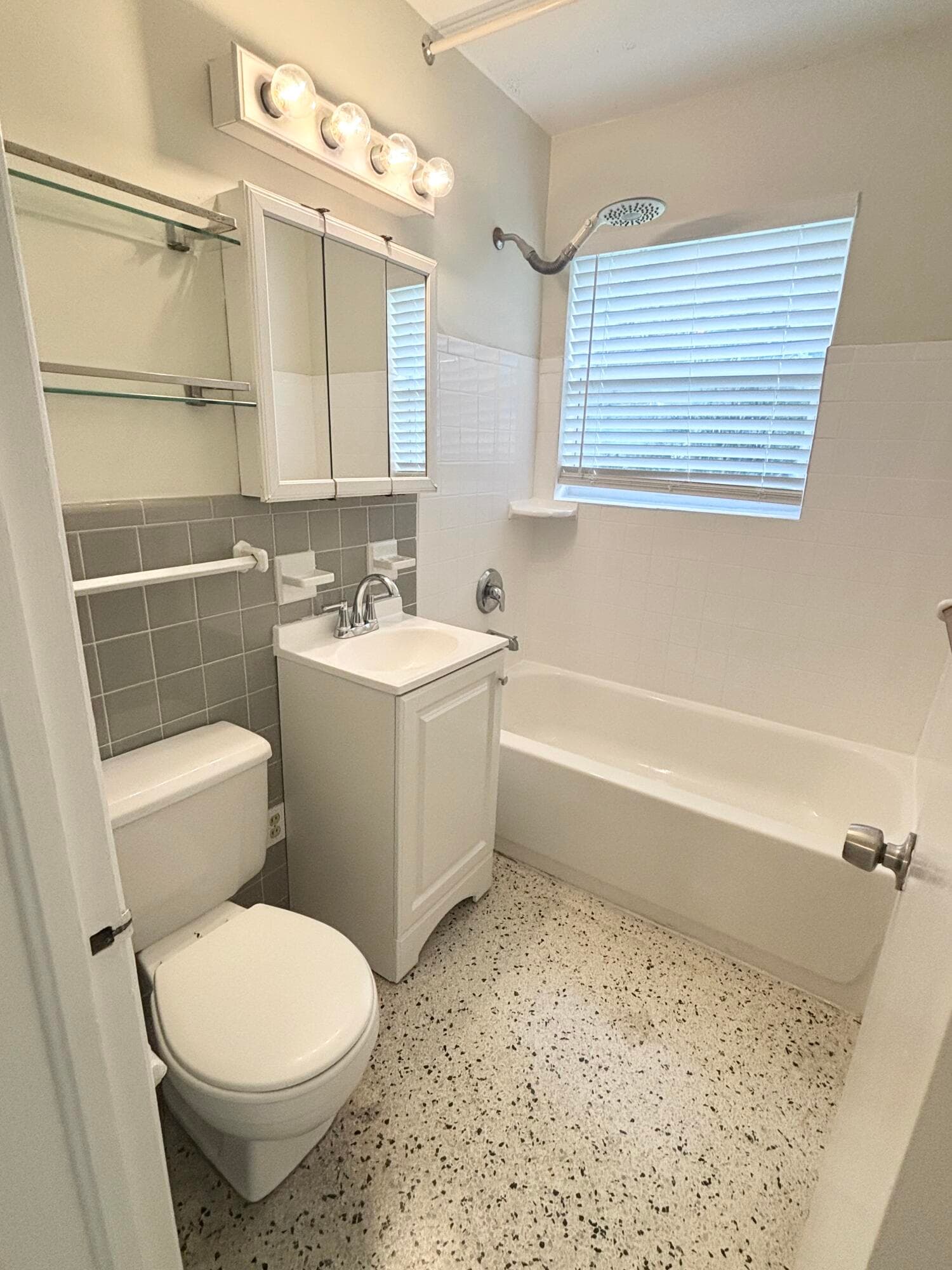 218 Seville Road, West Palm Beach, FL 33405 — photo 11 of 19
