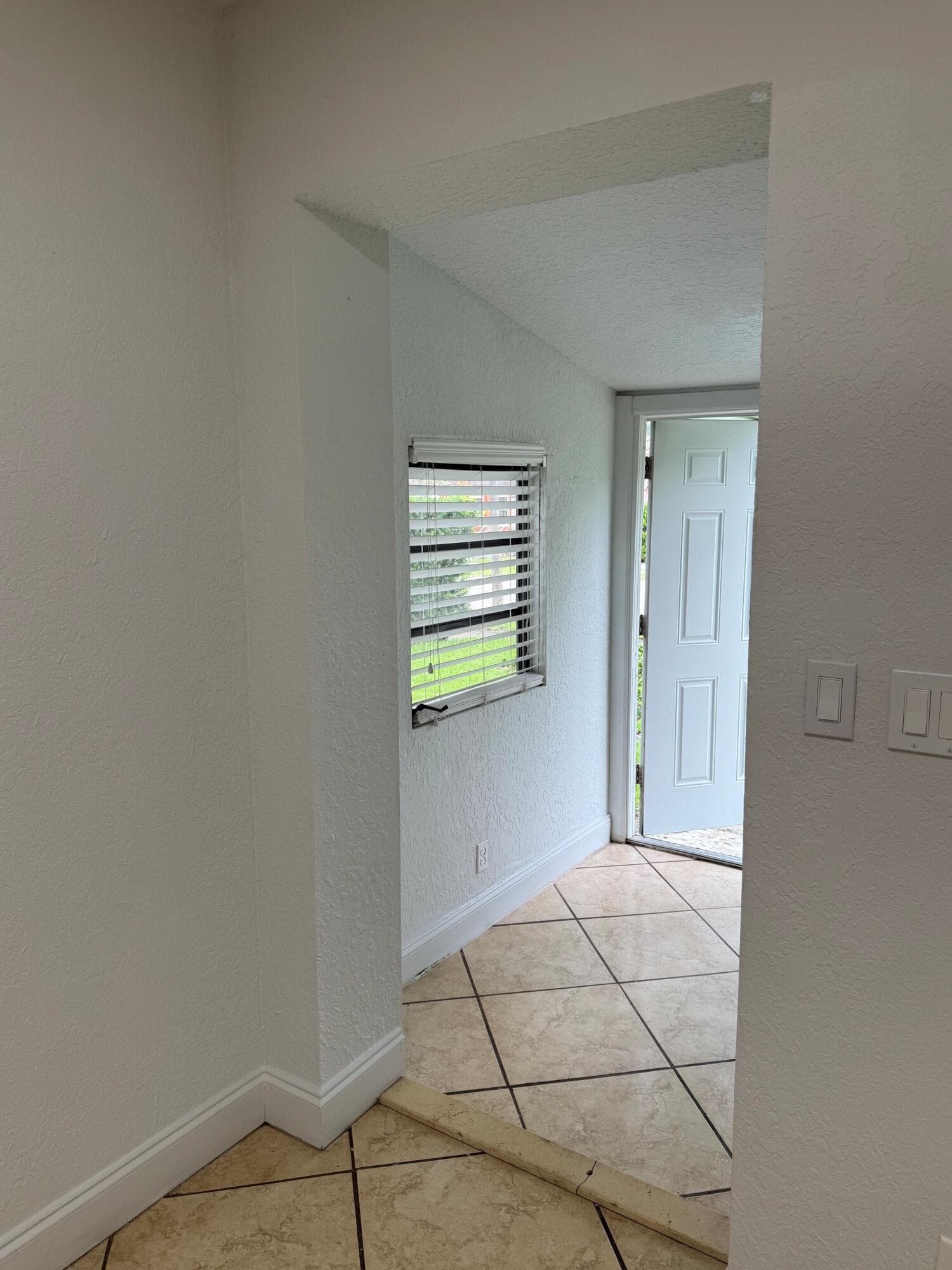 741 Roseland Drive, West Palm Beach, FL 33405 — photo 8 of 15
