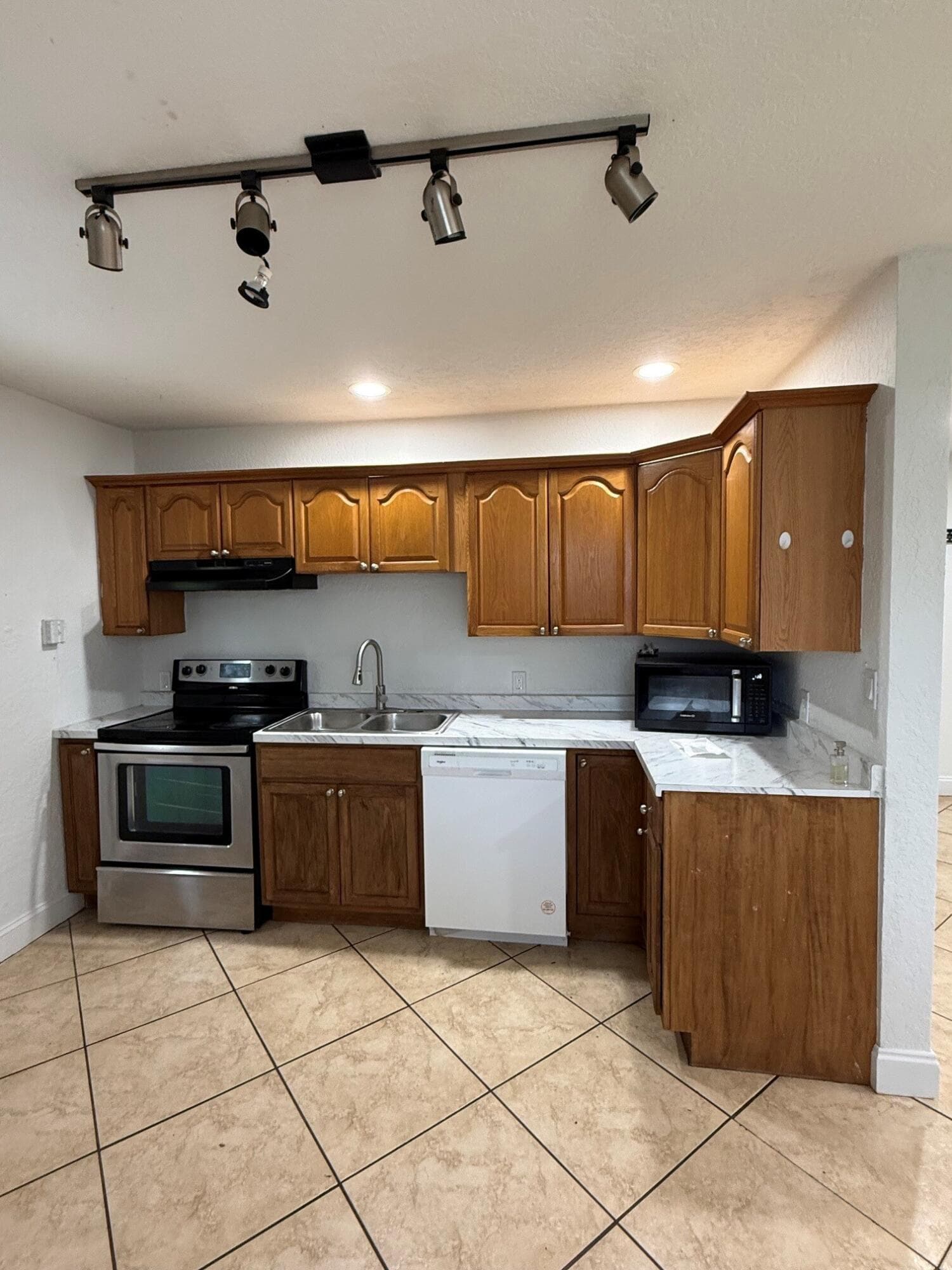 741 Roseland Drive, West Palm Beach, FL 33405 — photo 9 of 15