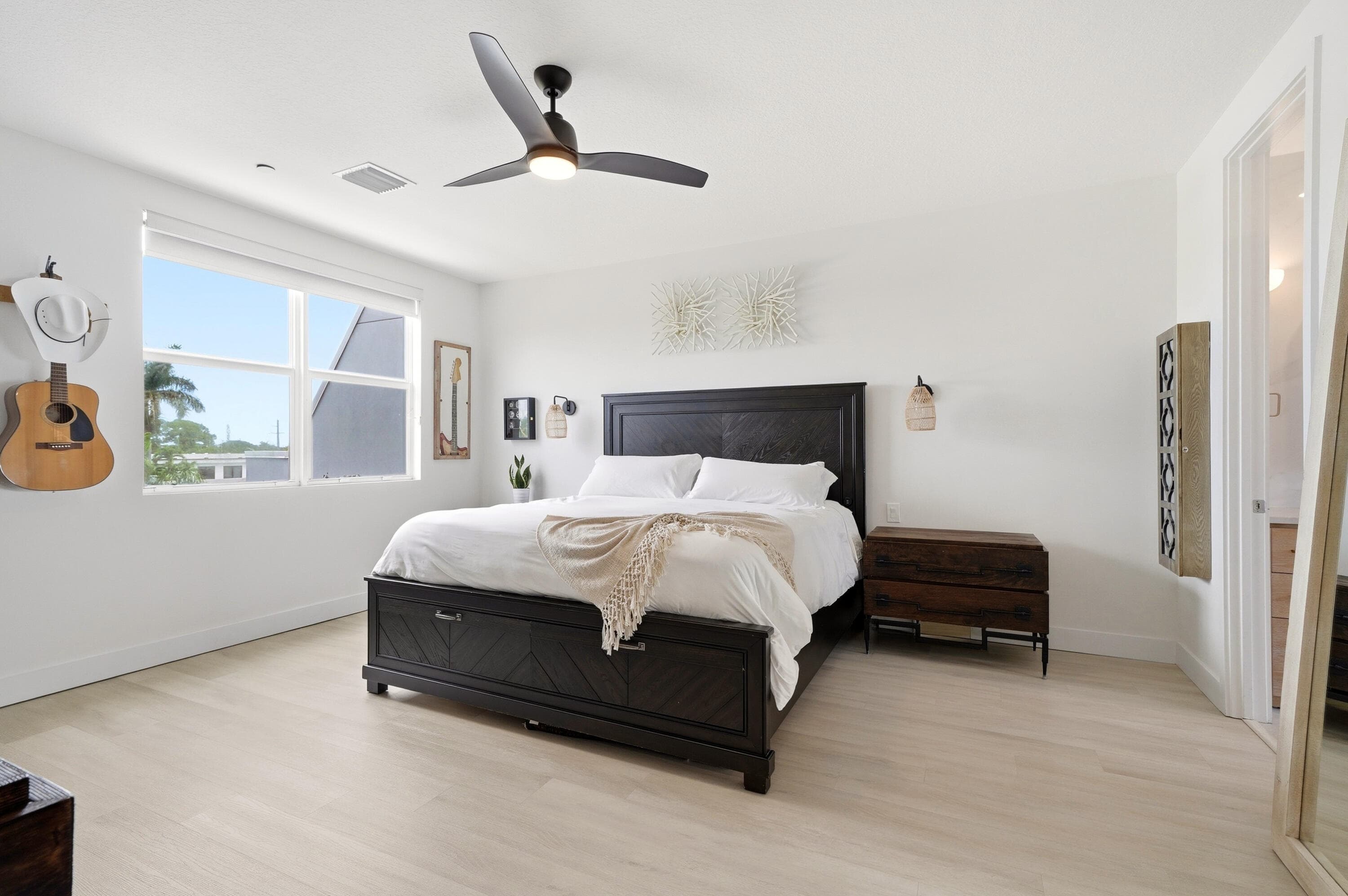 1210 NE 11th Avenue, Fort Lauderdale, FL 33304 — photo 15 of 46