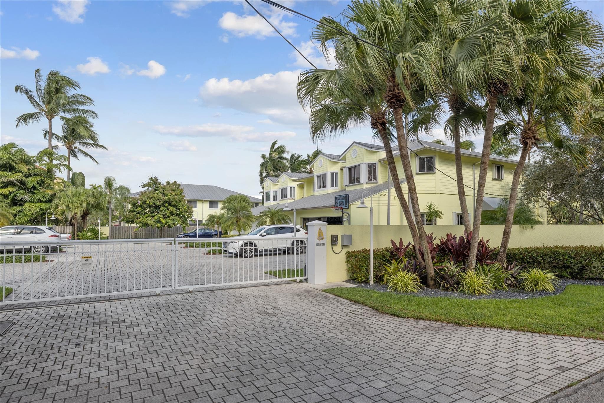 603 SW 7th Avenue 11, Fort Lauderdale, FL 33315 — photo 2 of 39