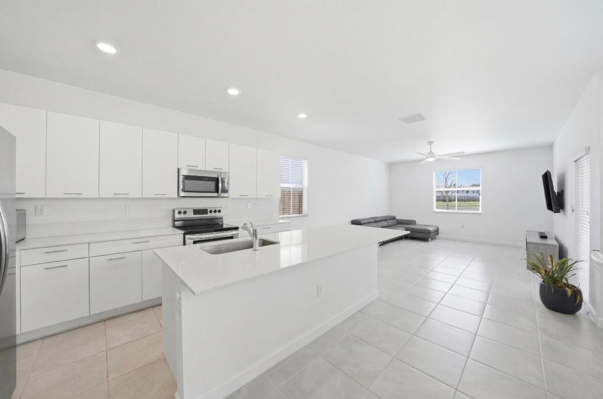 2324 NW 130th Street, Miami, FL 33167 — photo 3 of 10