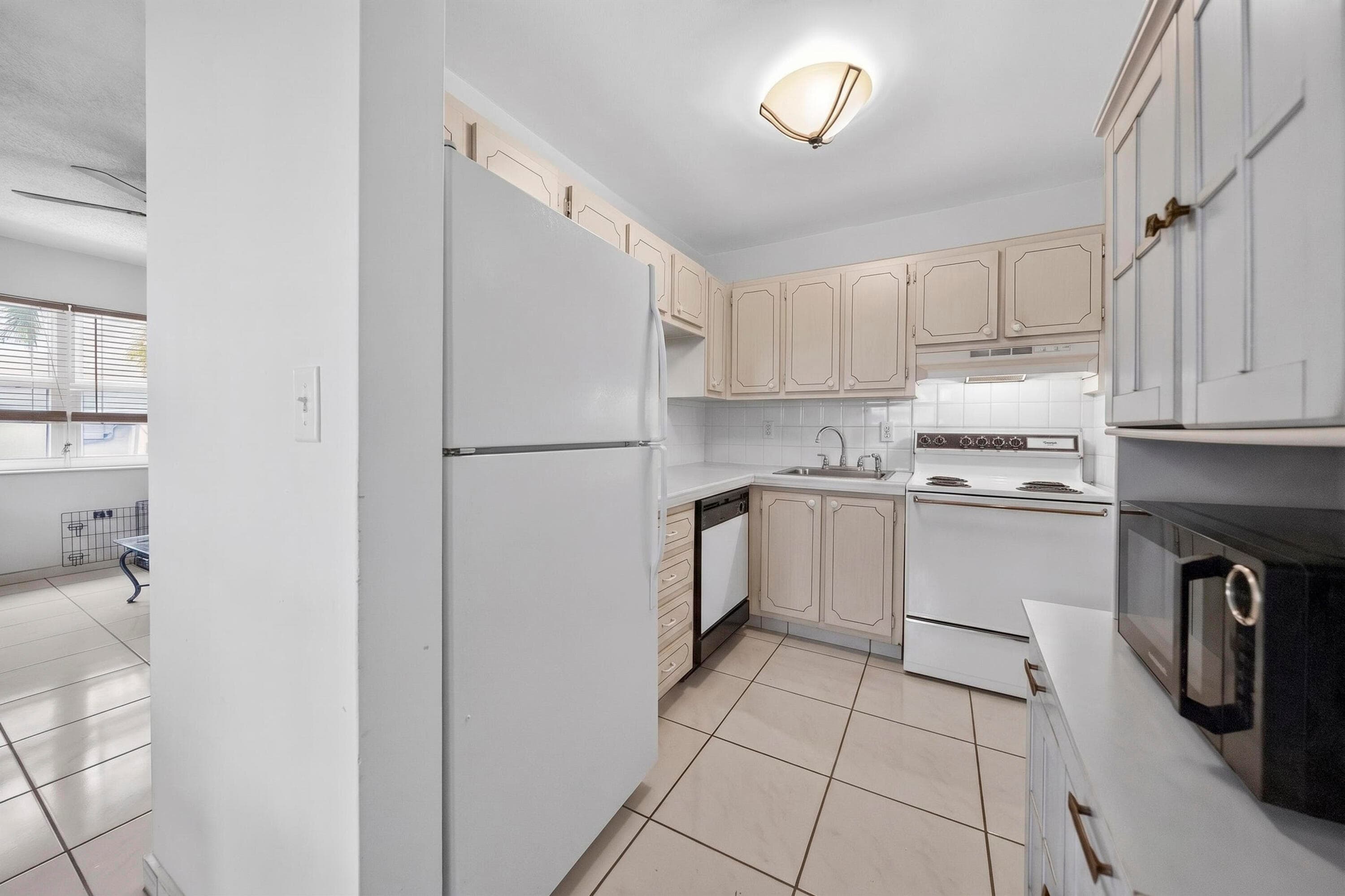 2918 Funston Street 35b, Hollywood, FL 33020 — photo 16 of 21