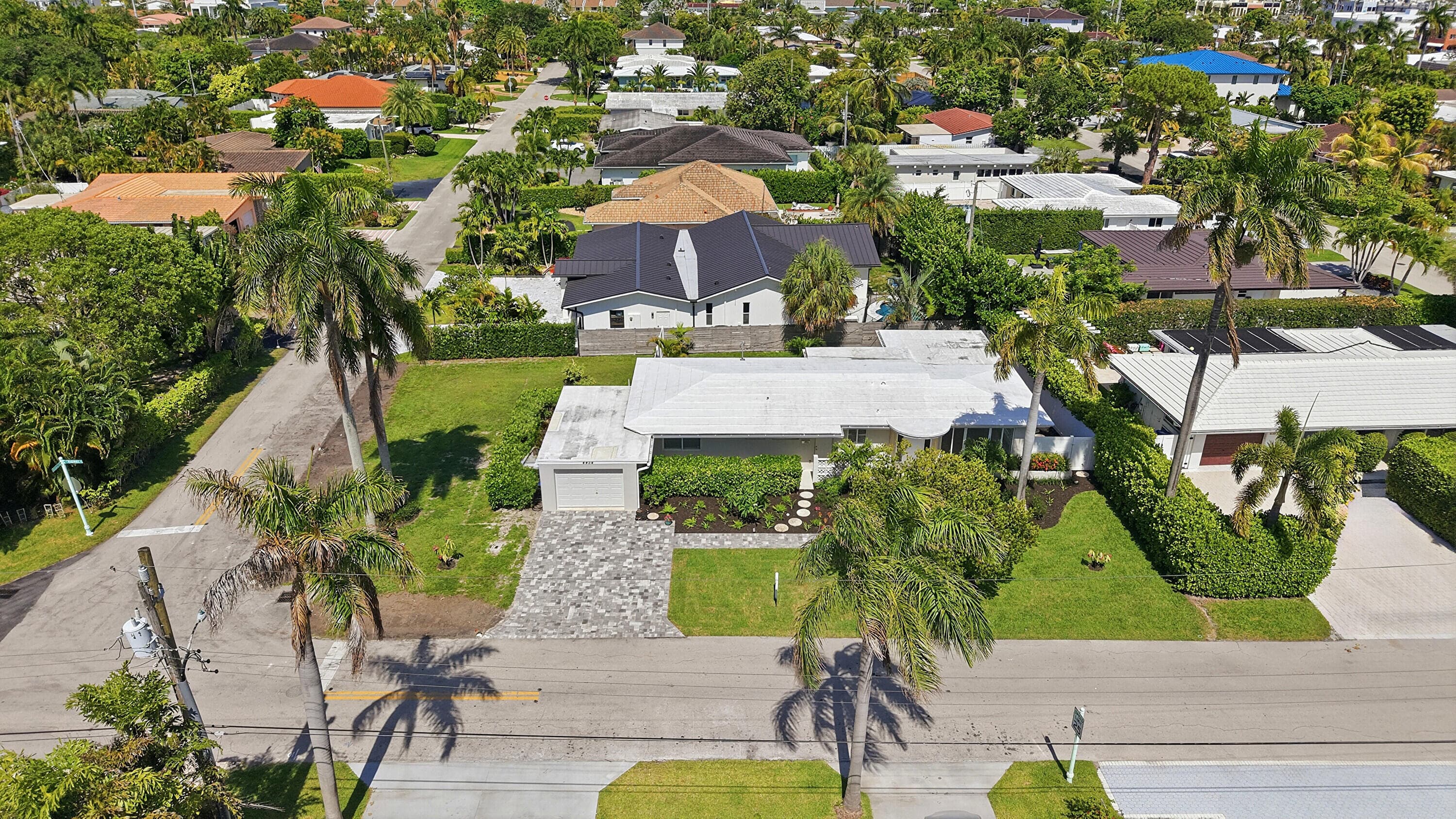 4454 W Tradewinds Avenue W, Lauderdale-By-The-Sea, FL 33308 — photo 9 of 33