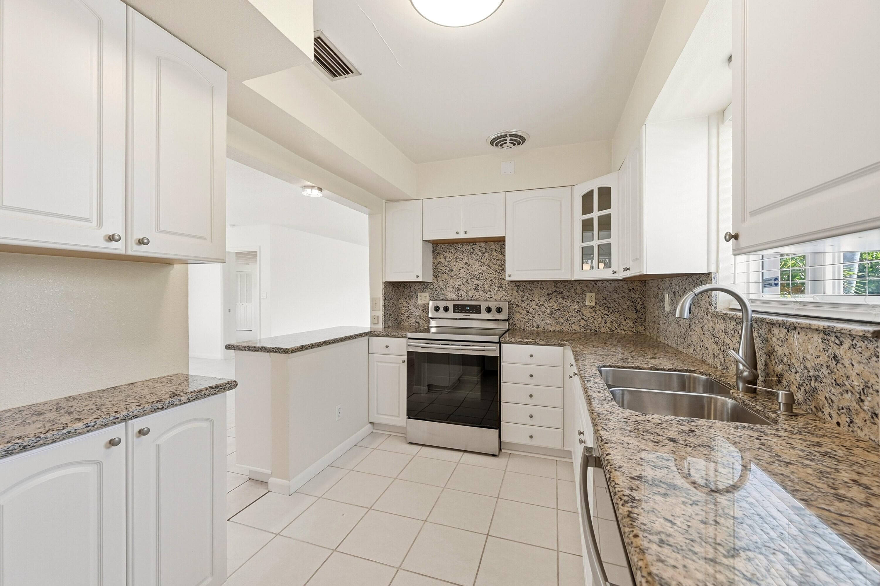 4454 W Tradewinds Avenue W, Lauderdale-By-The-Sea, FL 33308 — photo 12 of 33