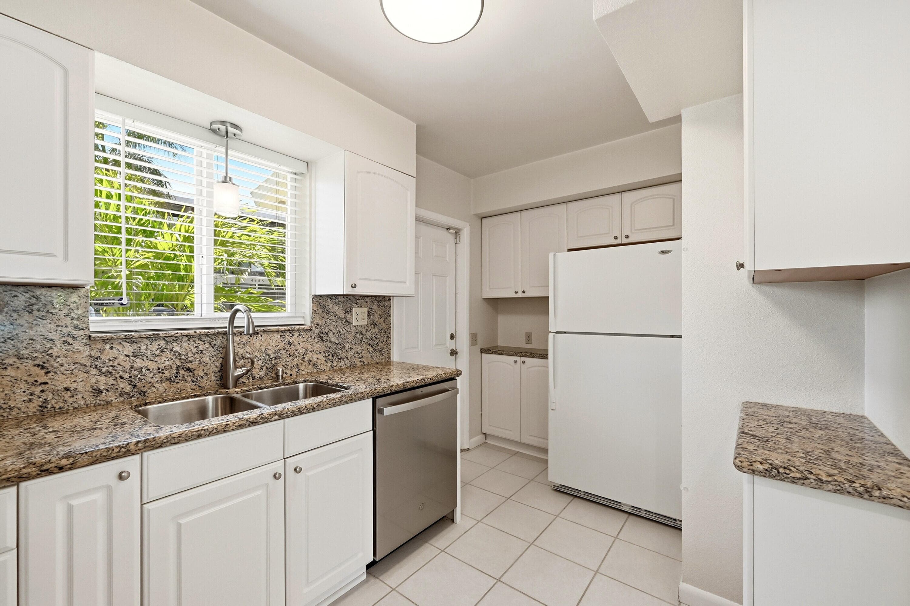 4454 W Tradewinds Avenue W, Lauderdale-By-The-Sea, FL 33308 — photo 13 of 33