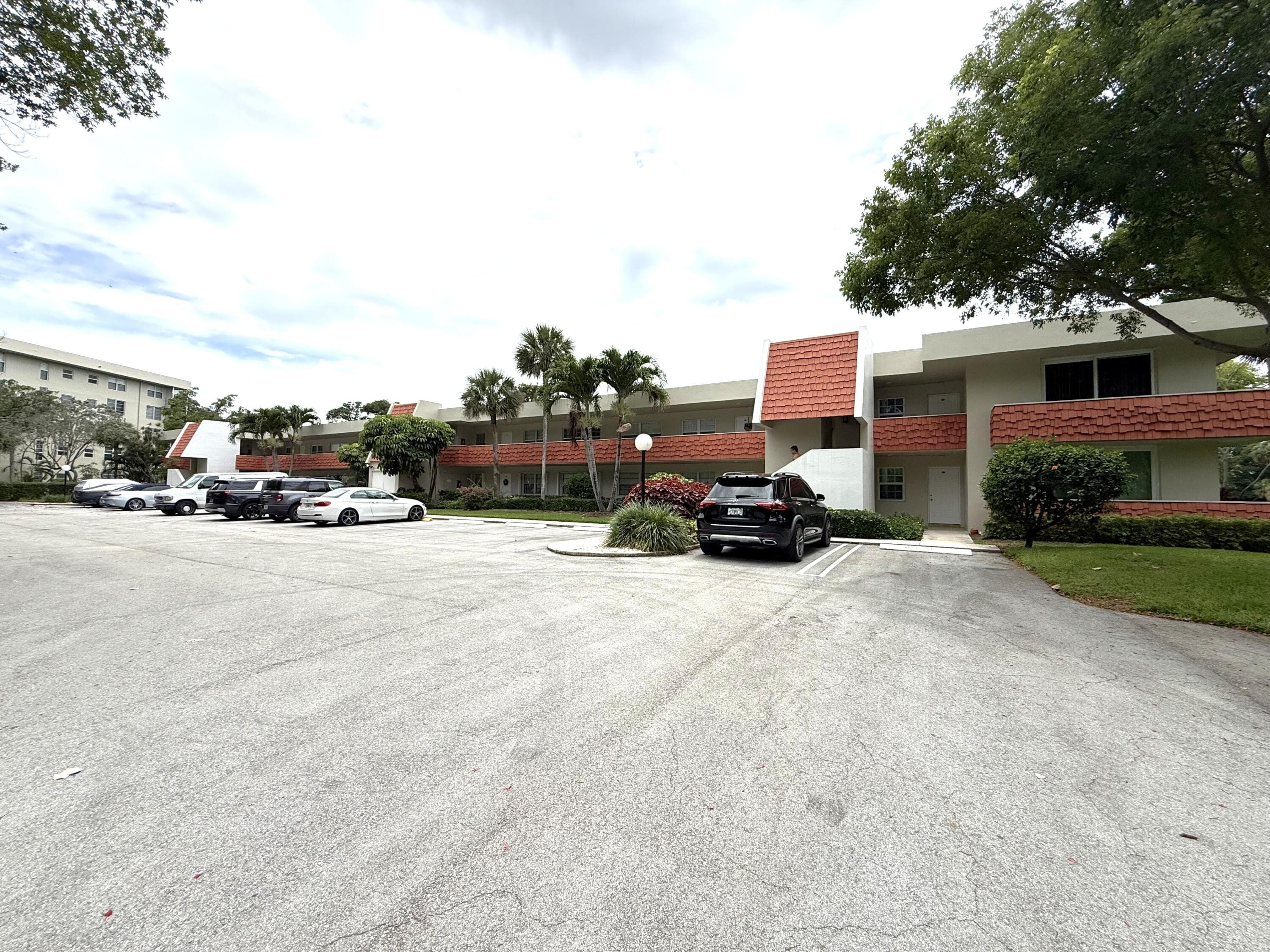 907 Cypress Terrace 201, Pompano Beach, FL 33069 — photo 10 of 15