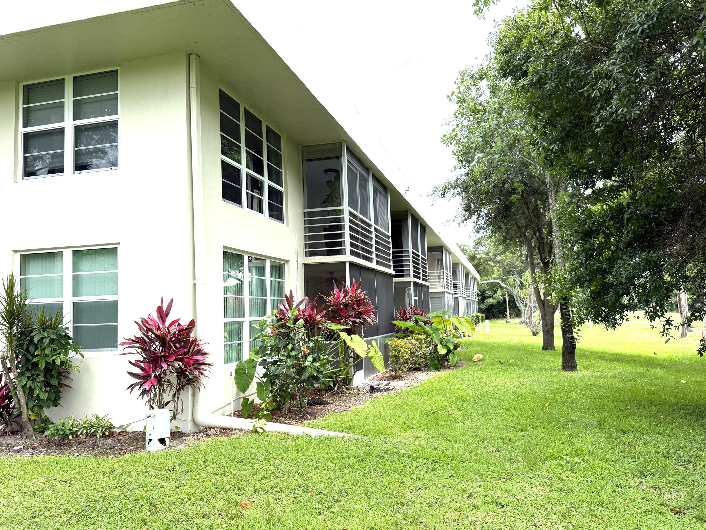 907 Cypress Terrace 201, Pompano Beach, FL 33069 — photo 4 of 15