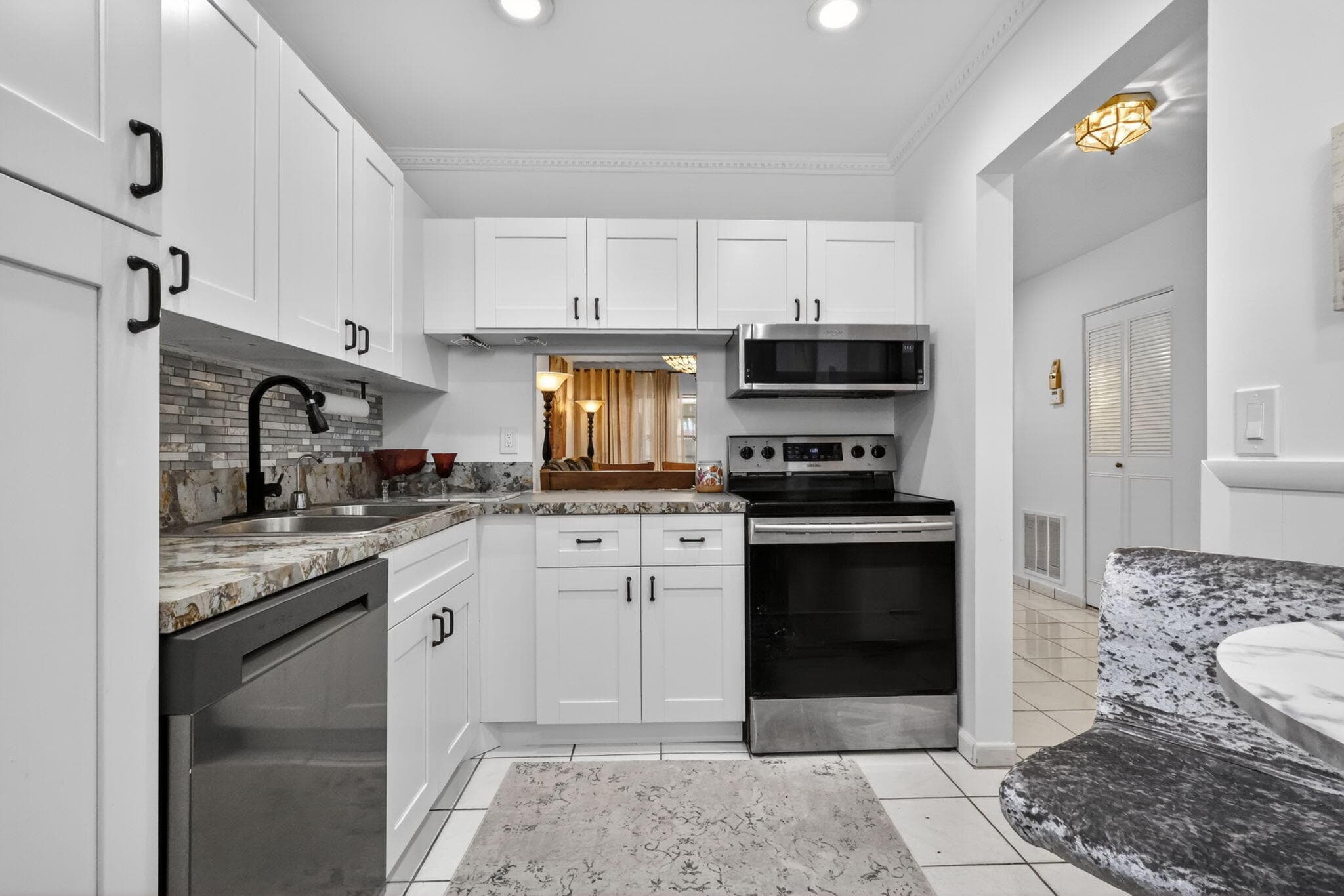102 Lake Anne Drive, West Palm Beach, FL 33411 — photo 3 of 42