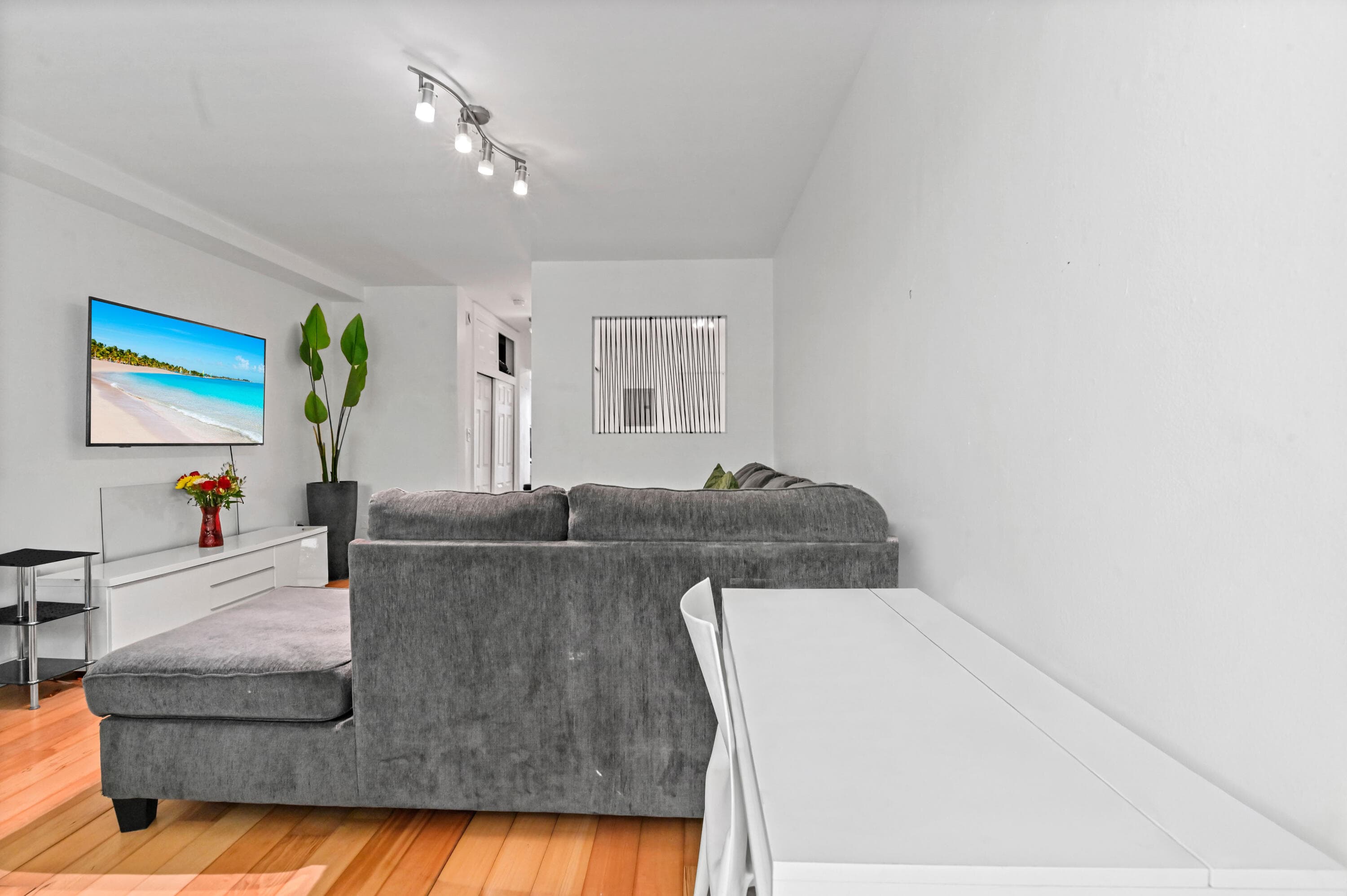 1035 Meridian Avenue 5, Miami Beach, FL 33139 — photo 4 of 22