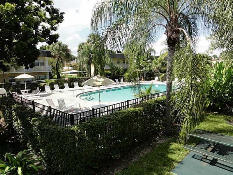 5186 NE 6th Avenue 707, Oakland Park, FL 33334 — photo 3 of 4