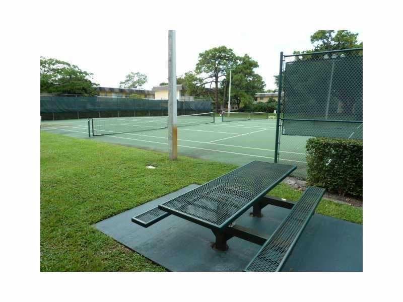 5186 NE 6th Avenue 707, Oakland Park, FL 33334 — photo 4 of 4