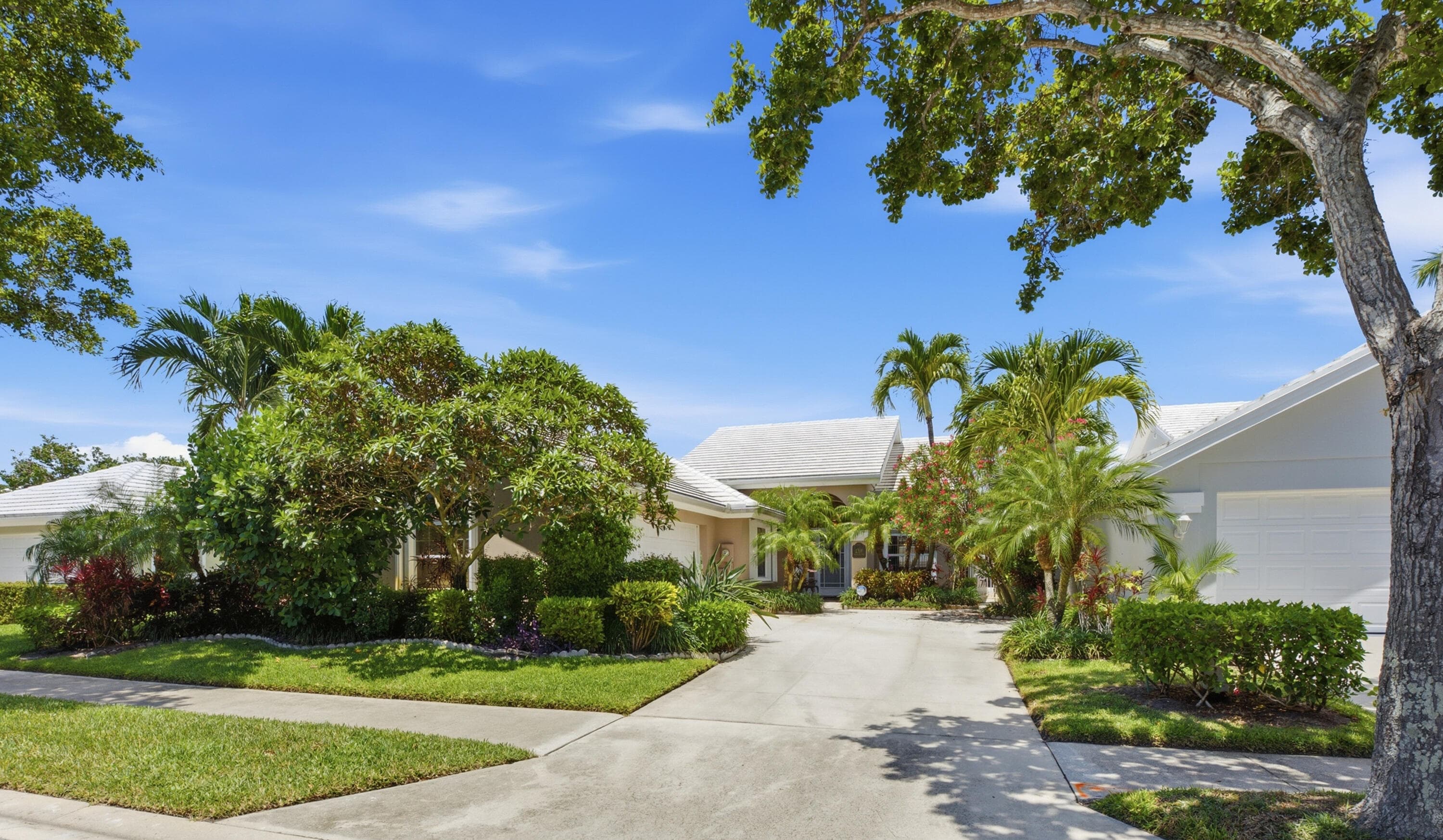 2319 Saratoga Bay Drive, West Palm Beach, FL 33409 — photo 1 of 32