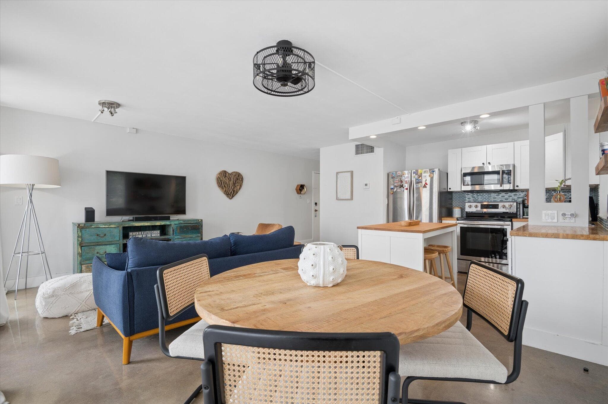 524 Orton Avenue 201, Fort Lauderdale, FL 33304 — photo 4 of 14