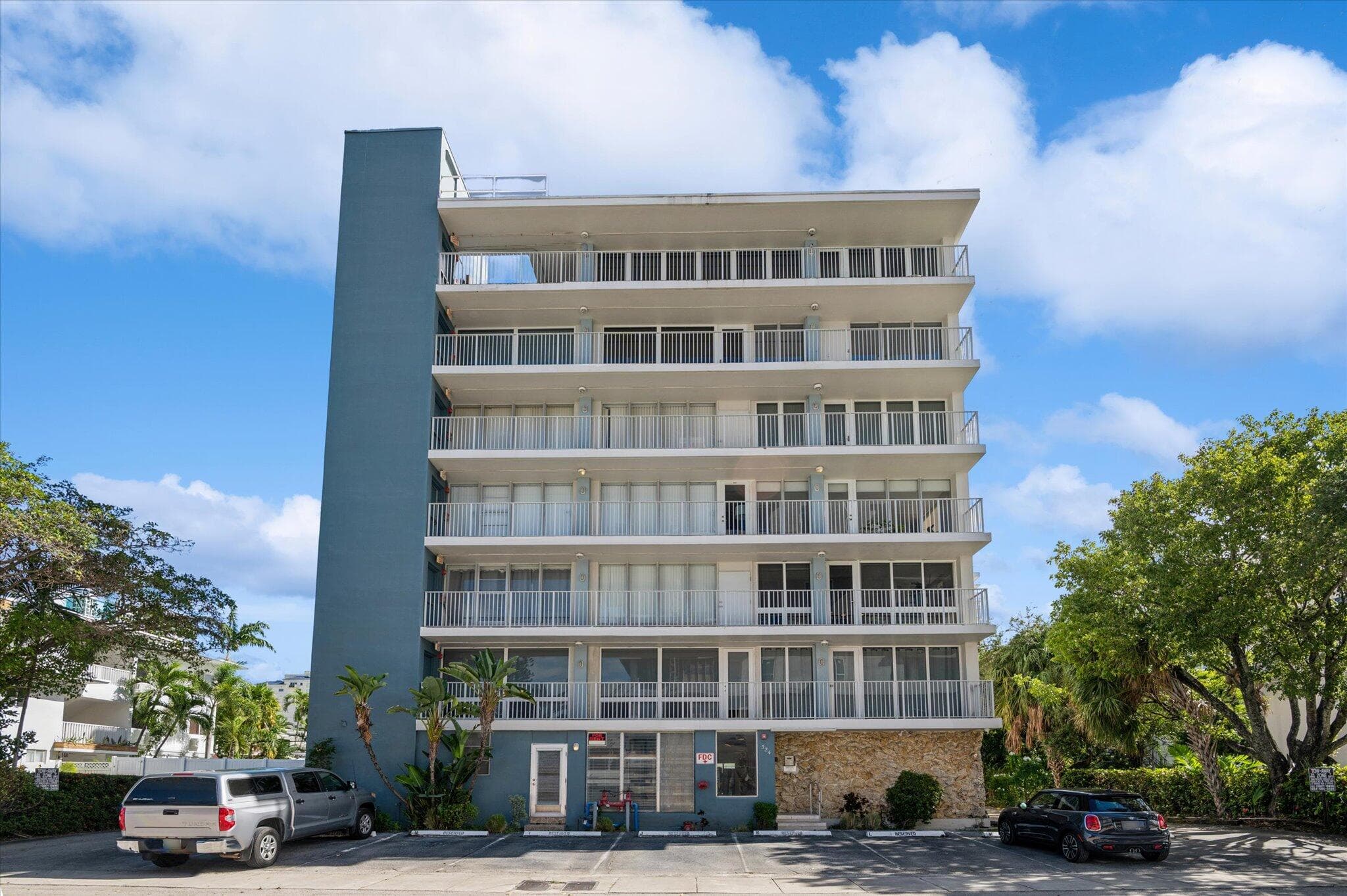 524 Orton Avenue 201, Fort Lauderdale, FL 33304 — photo 13 of 14