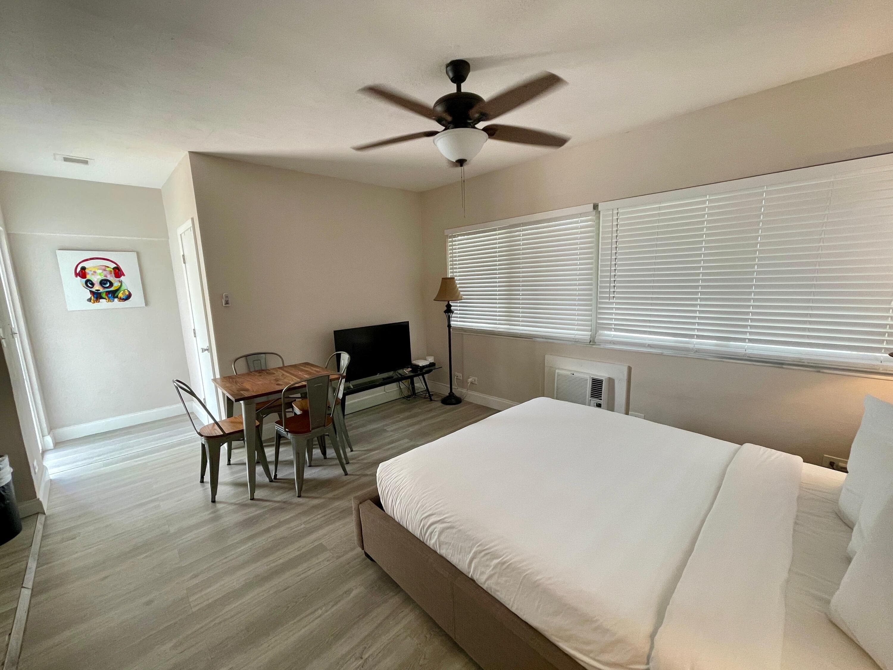 828 NE 17th Avenue 1a, Fort Lauderdale, FL 33304 — photo 2 of 5