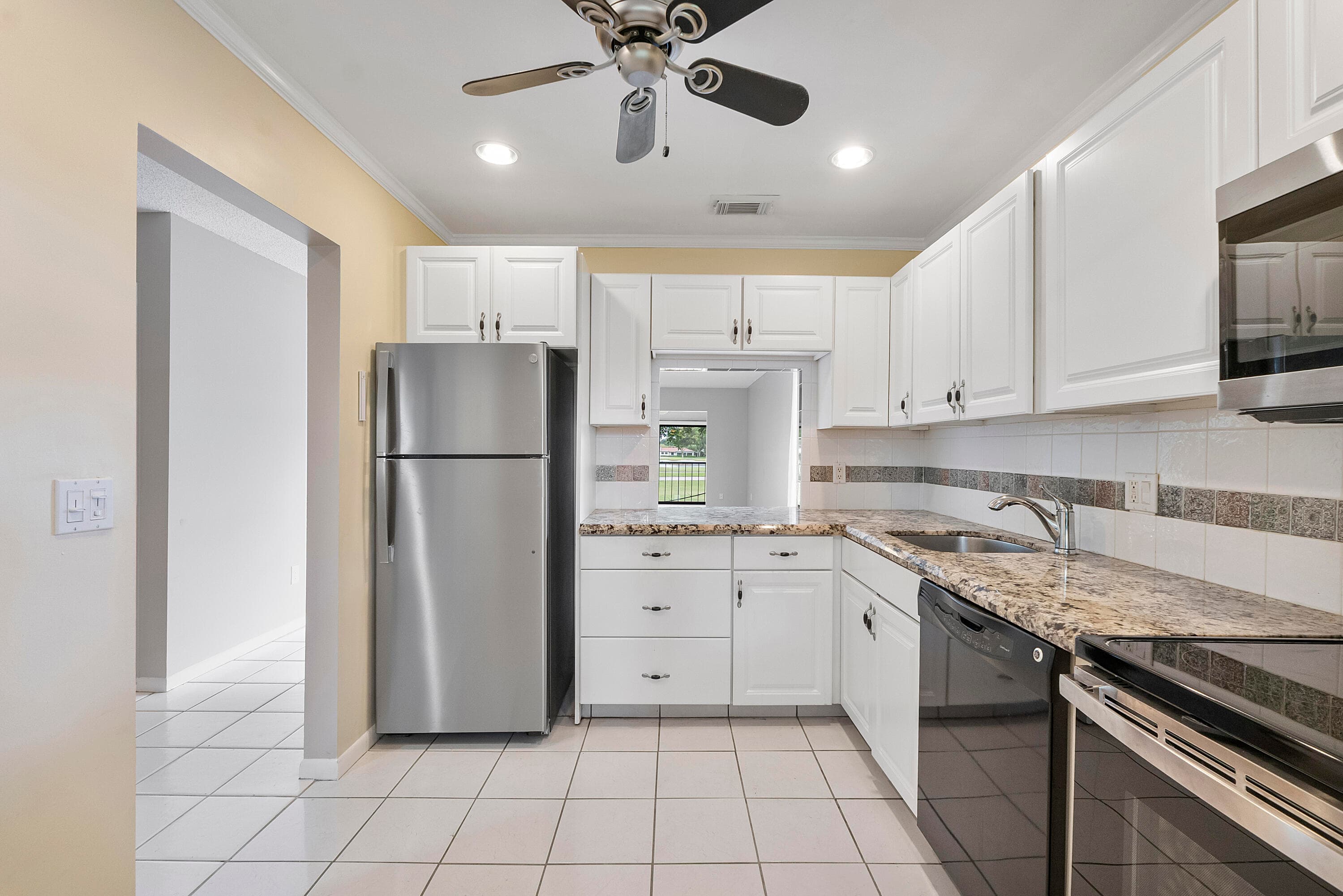 21852 Arriba 6-h, Boca Raton, FL 33433 — photo 6 of 42