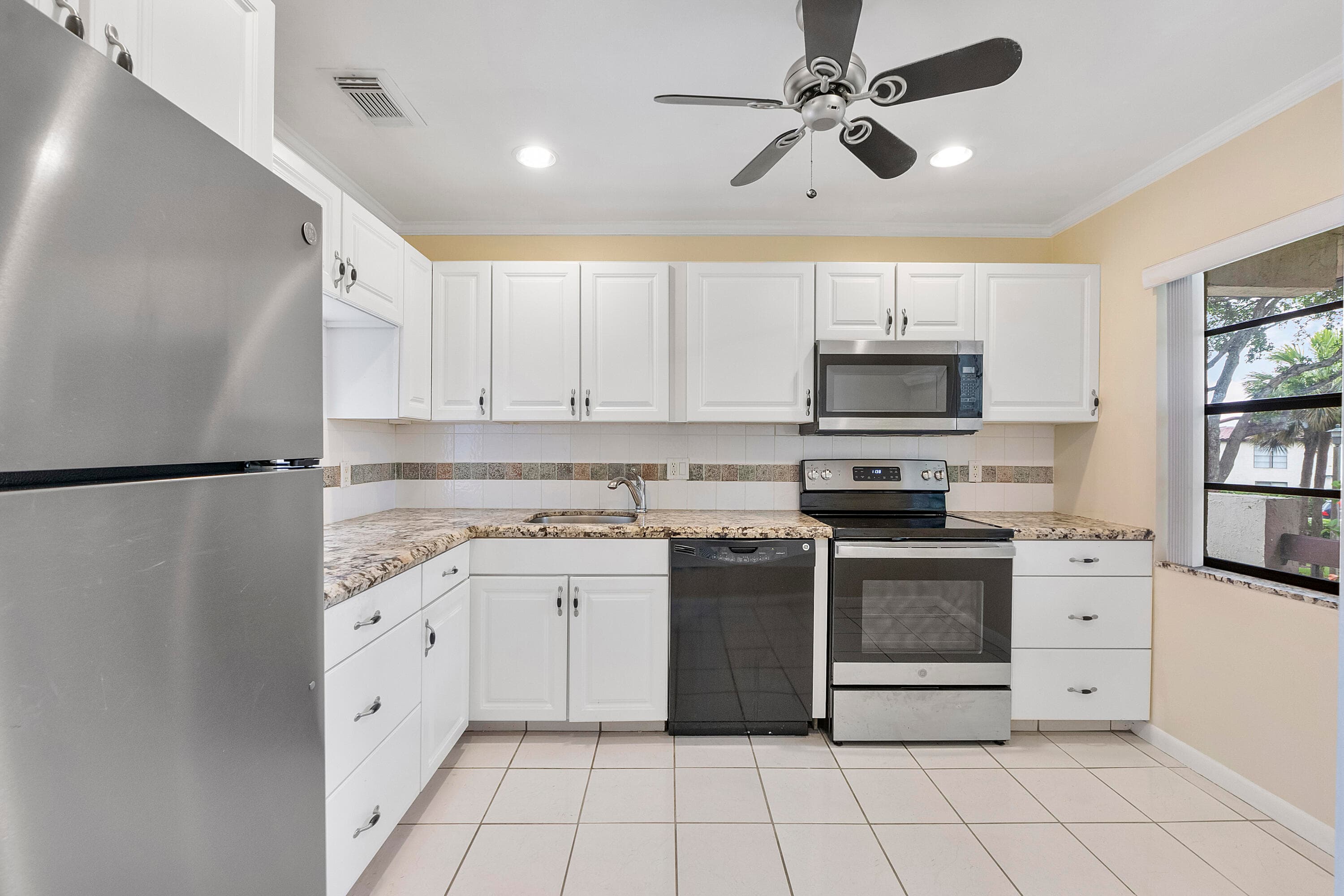 21852 Arriba 6-h, Boca Raton, FL 33433 — photo 9 of 42
