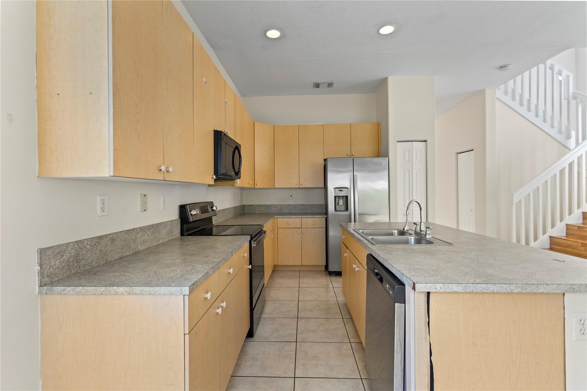 2215 NW 76th Terrace, Pembroke Pines, FL 33024 — photo 21 of 70