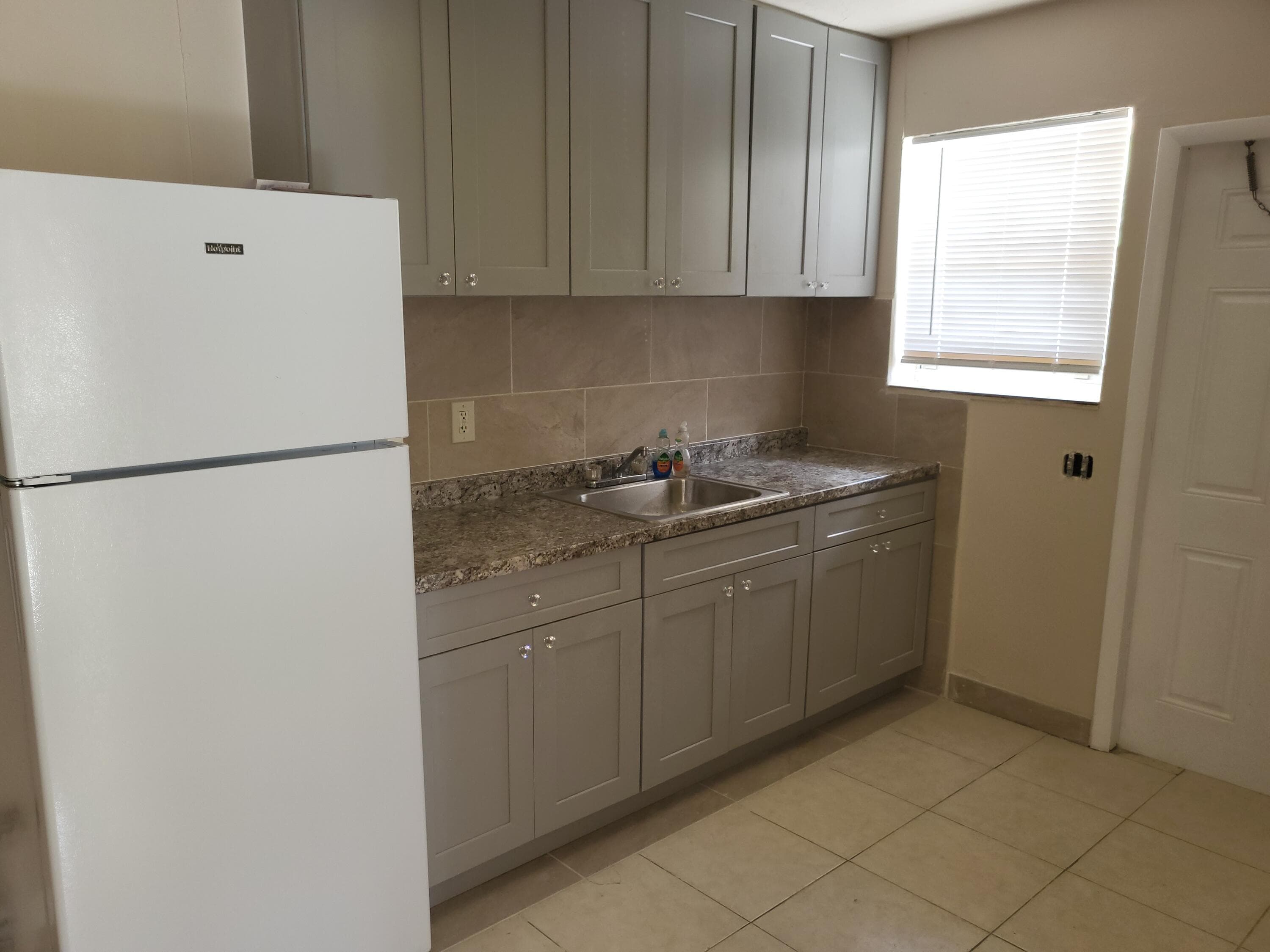224 N 57th Avenue 1-3, Hollywood, FL 33021 — photo 4 of 7