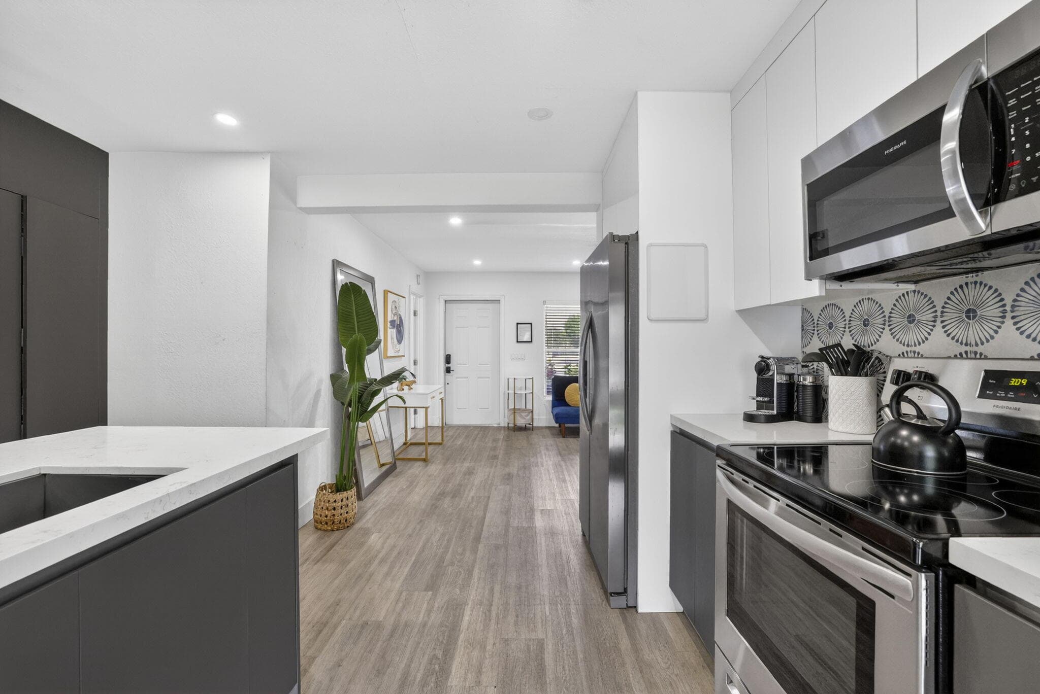 4601 NE 4th Avenue, Fort Lauderdale, FL 33334 — photo 12 of 34