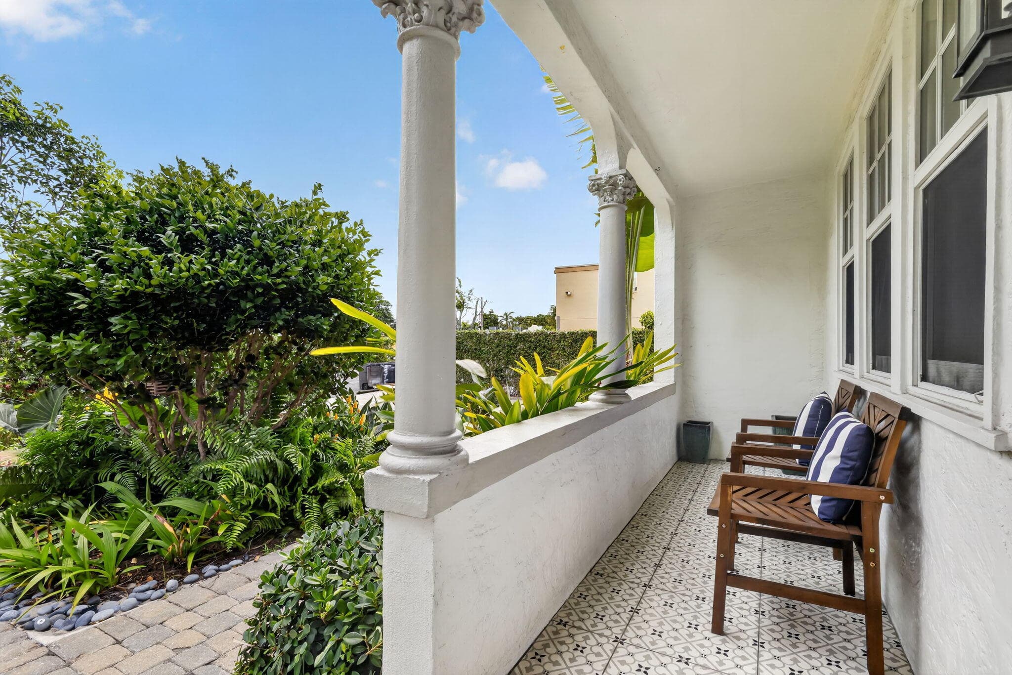 412 El Prado, West Palm Beach, FL 33405 — photo 5 of 59