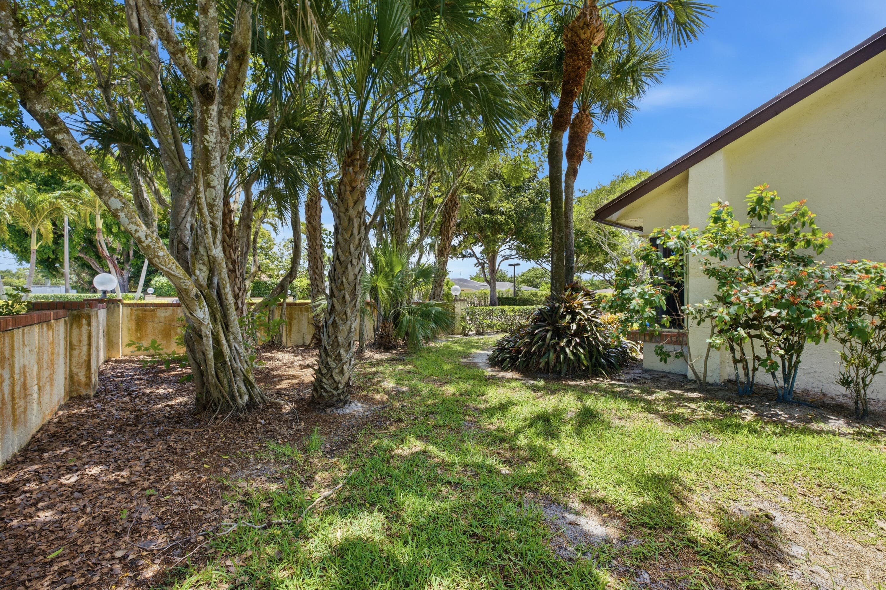 7516 English Court A, Lake Worth, FL 33467 — photo 25 of 28
