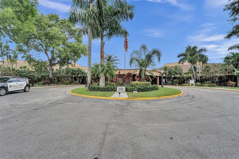 9330 S Sunrise Lakes Boulevard 304, Sunrise, FL 33322 — photo 20 of 29