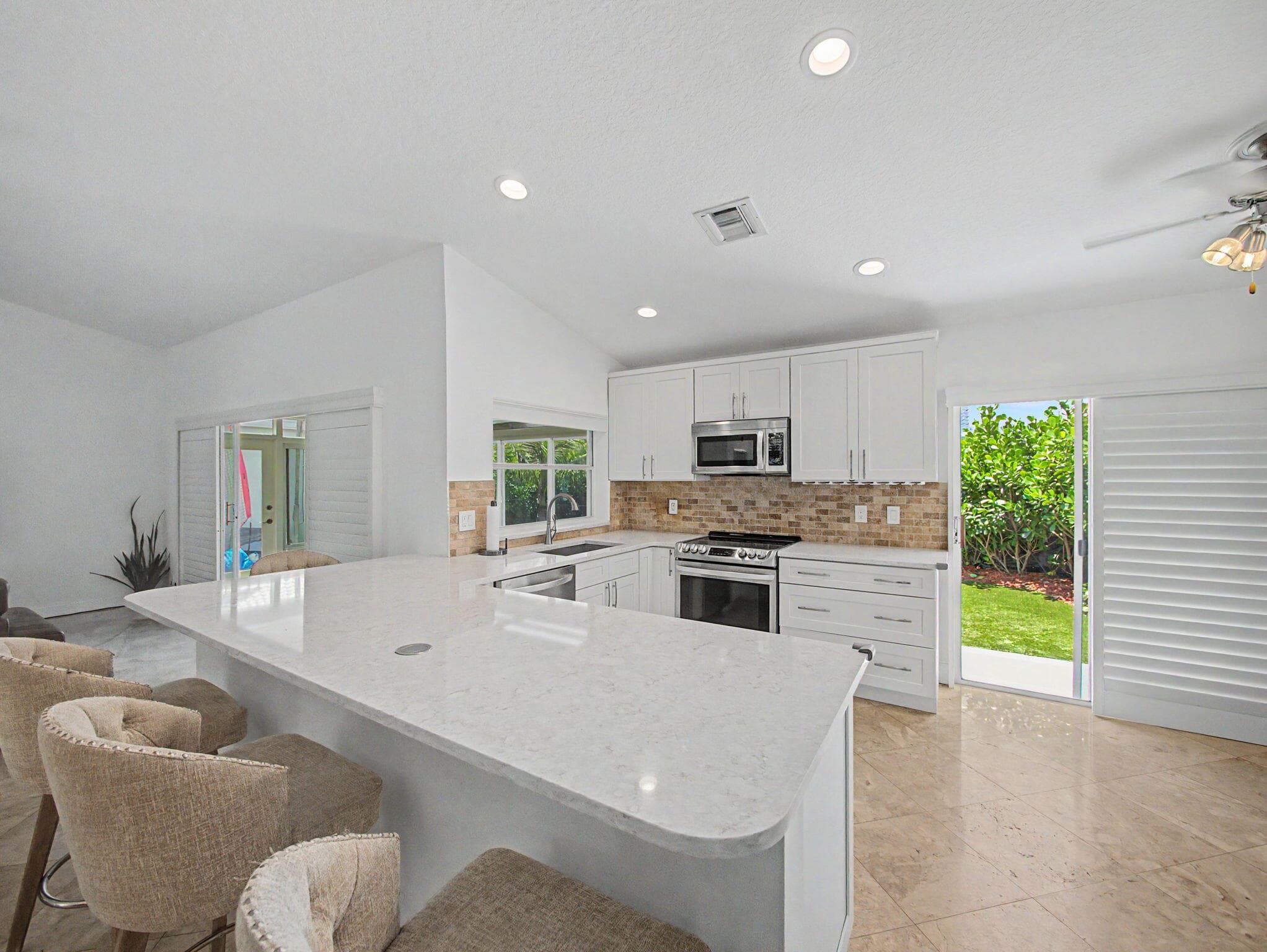 10109 Oak Bark Lane, Palm Beach Gardens, FL 33410 — photo 3 of 36