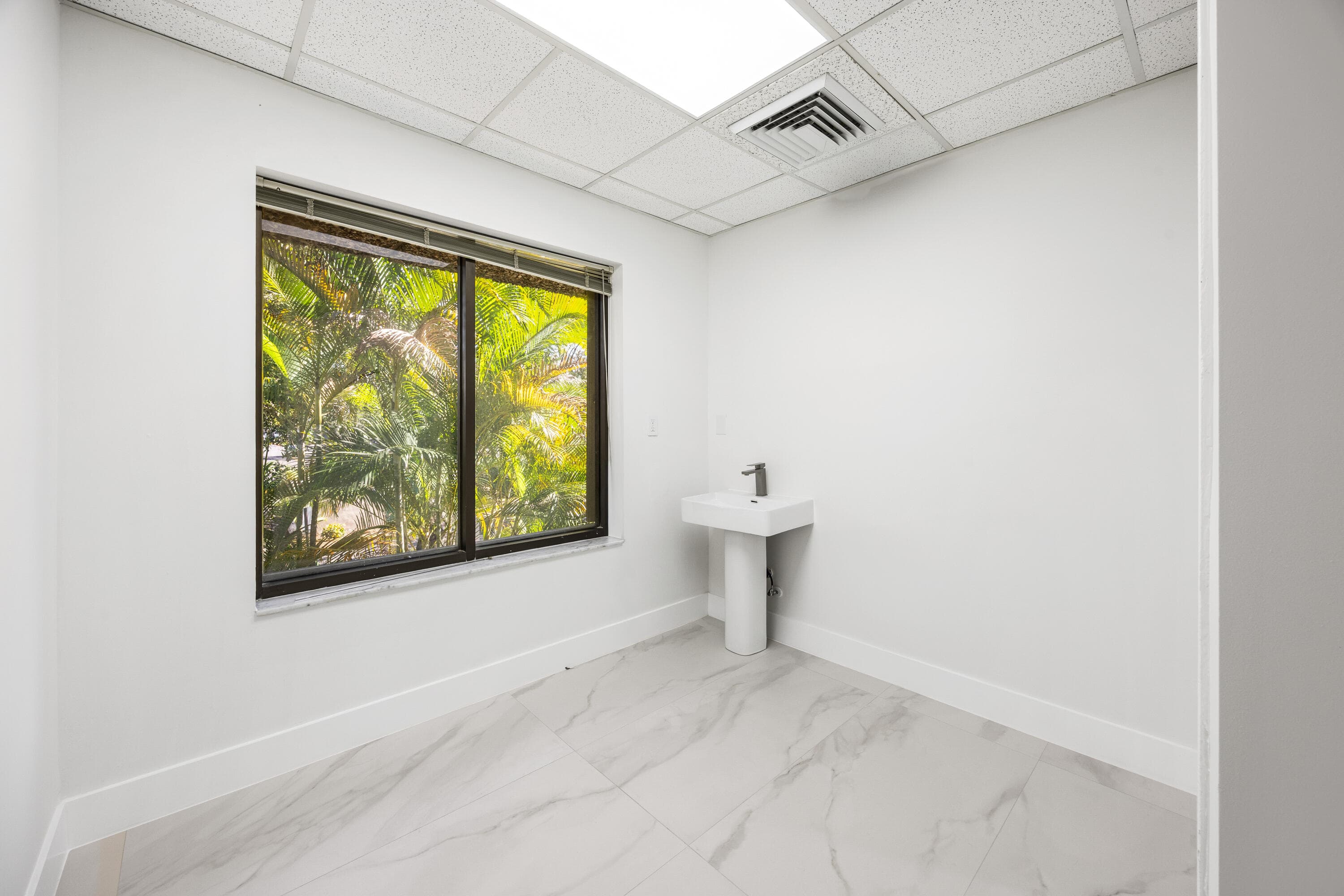 150 NW 70th Avenue 04, Plantation, FL 33317 — photo 3 of 15