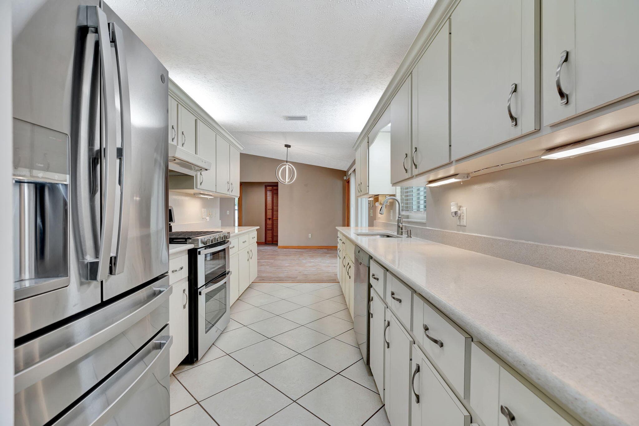 661 SE Crescent Avenue, Port St. Lucie, FL 34984 — photo 11 of 30